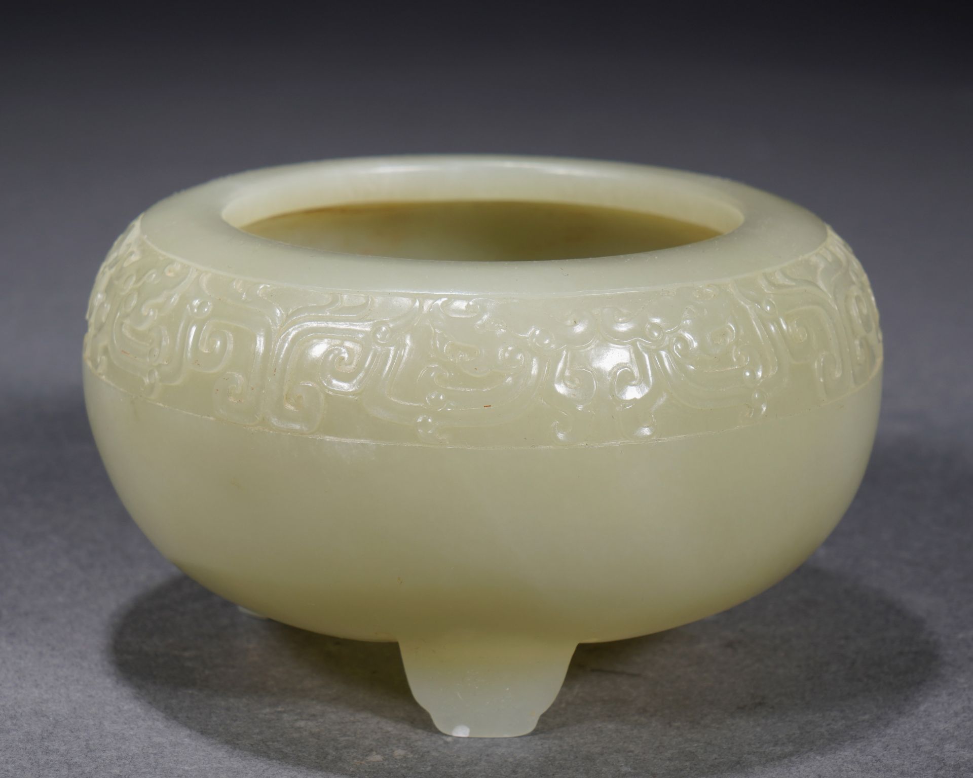 A Carved Jade Buddhist Bowl - Bild 3 aus 10