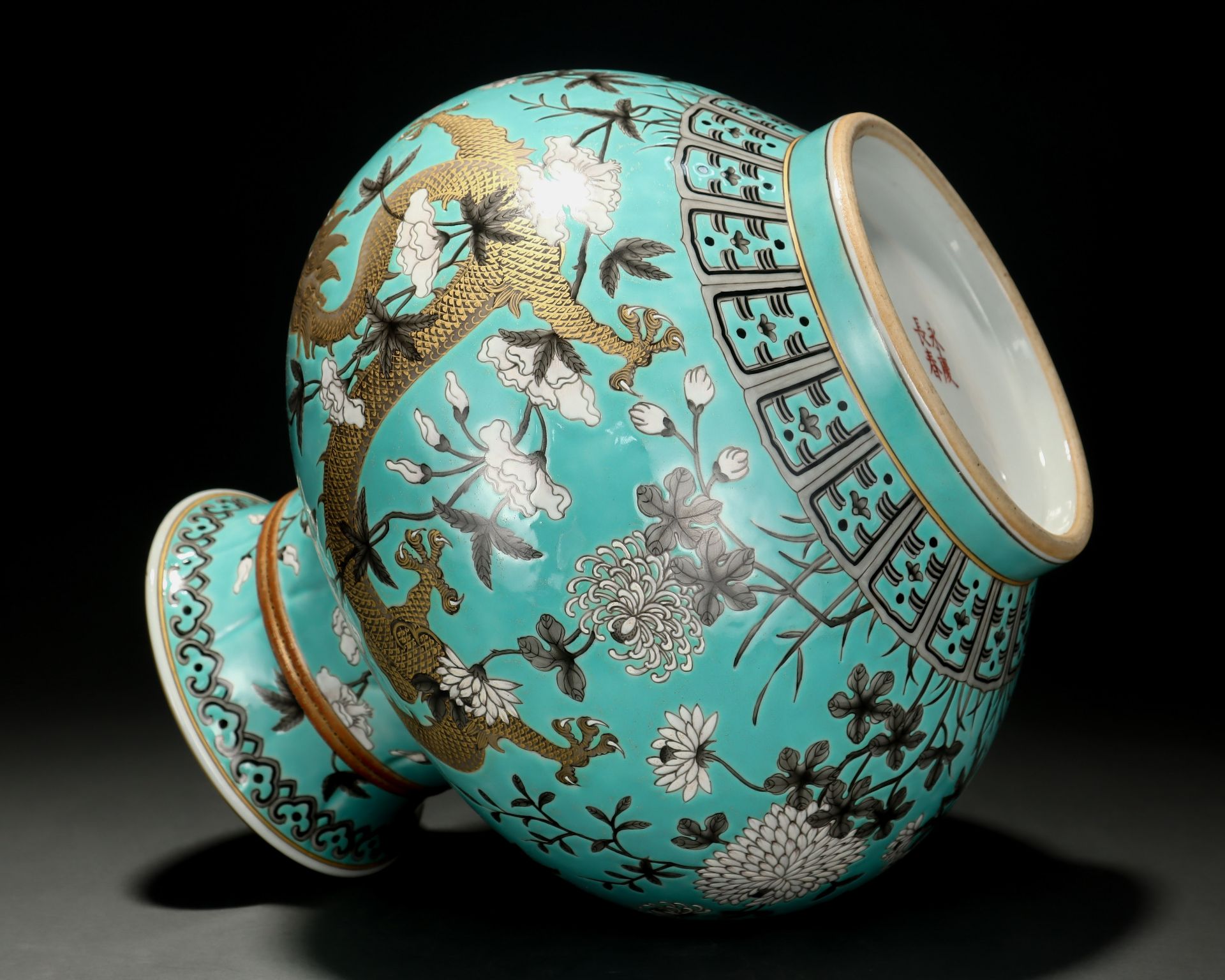 A Chinese Famille Rose and Gilt Dragon Jar - Image 8 of 9