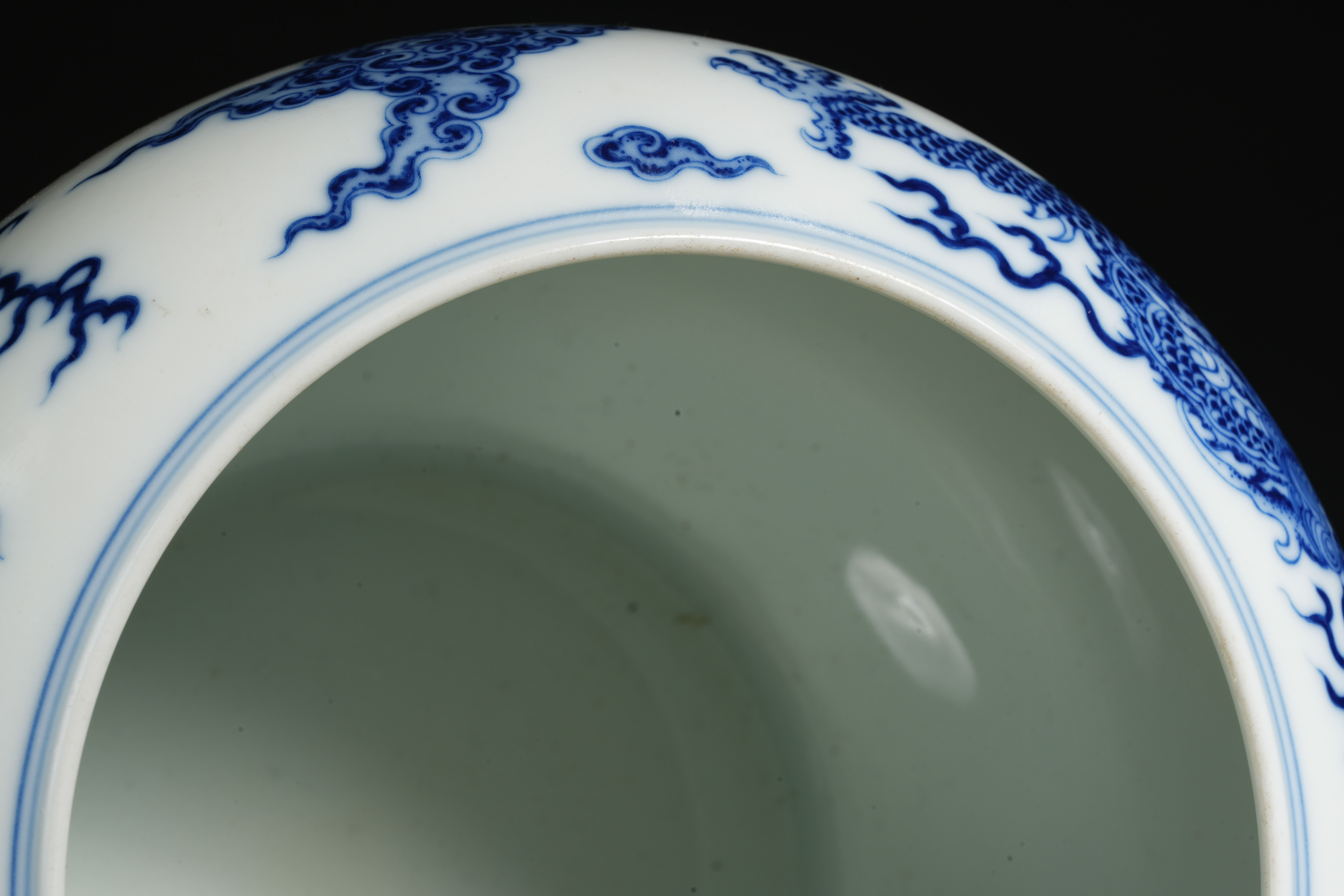 A Chinese Blue and White Dragon Washer - Image 7 of 13