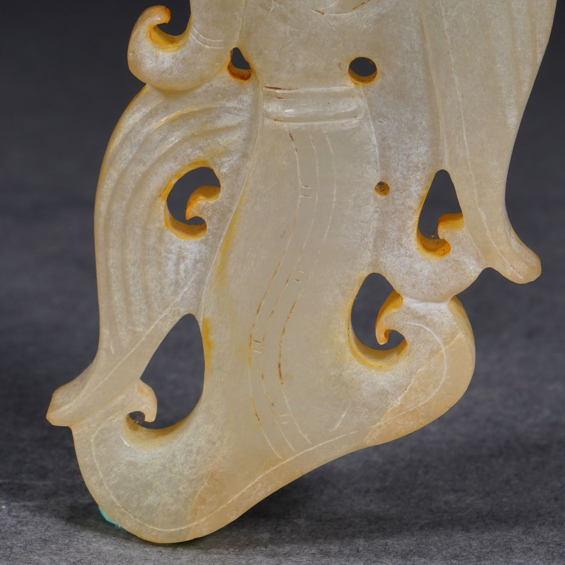 A Chinese Carved White Jade Dancing Figure - Image 6 of 11