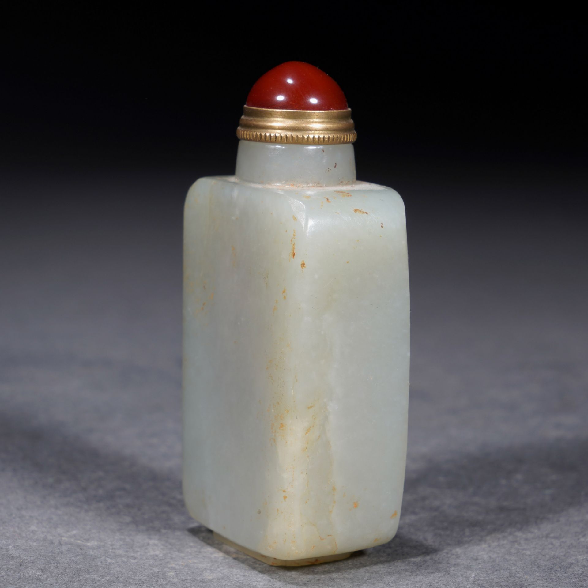 A Chinese Carved White Jade Snuff Bottle - Image 5 of 10