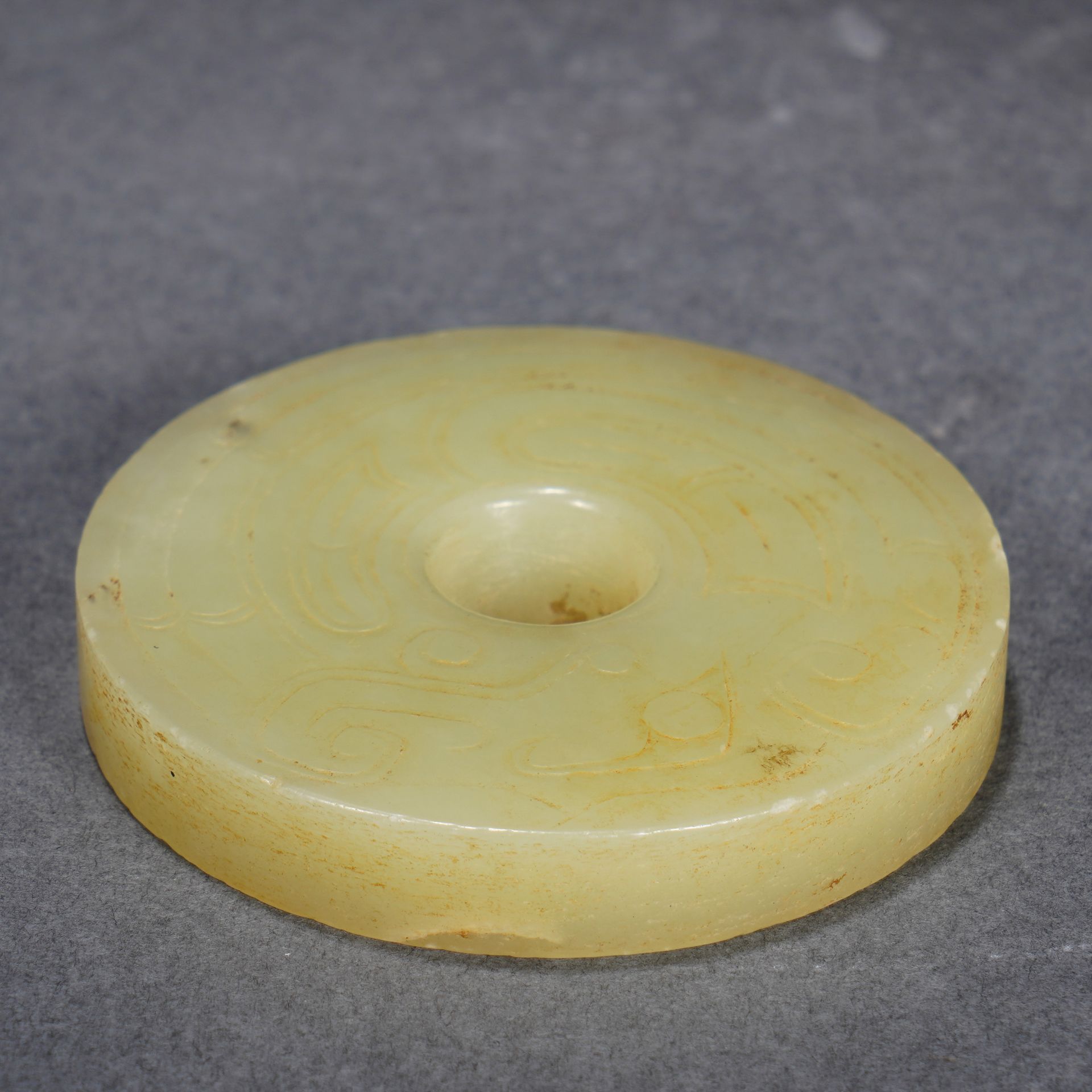 A Chinese Archaistic Yellow Jade Disc Bi - Image 8 of 9