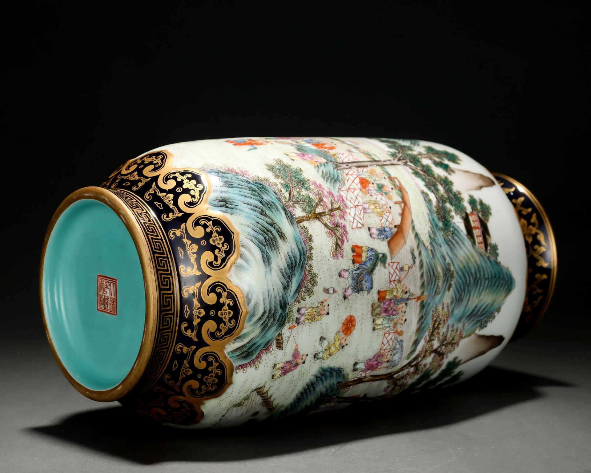 A Chinese Famille Rose and Gilt Lantern Vase - Bild 8 aus 9
