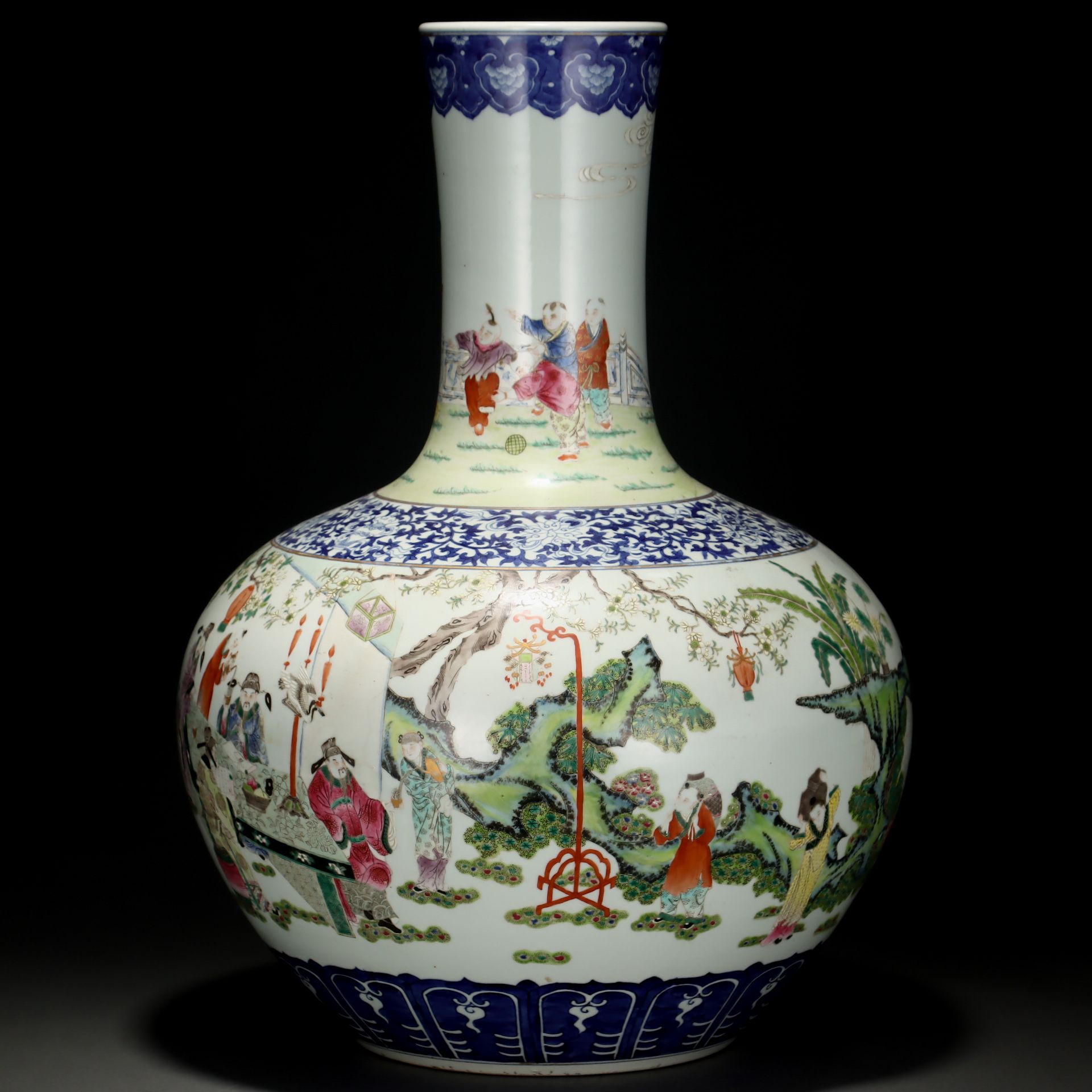 A Chinese Underglaze Blue and Pink Enamel Vase - Image 4 of 9