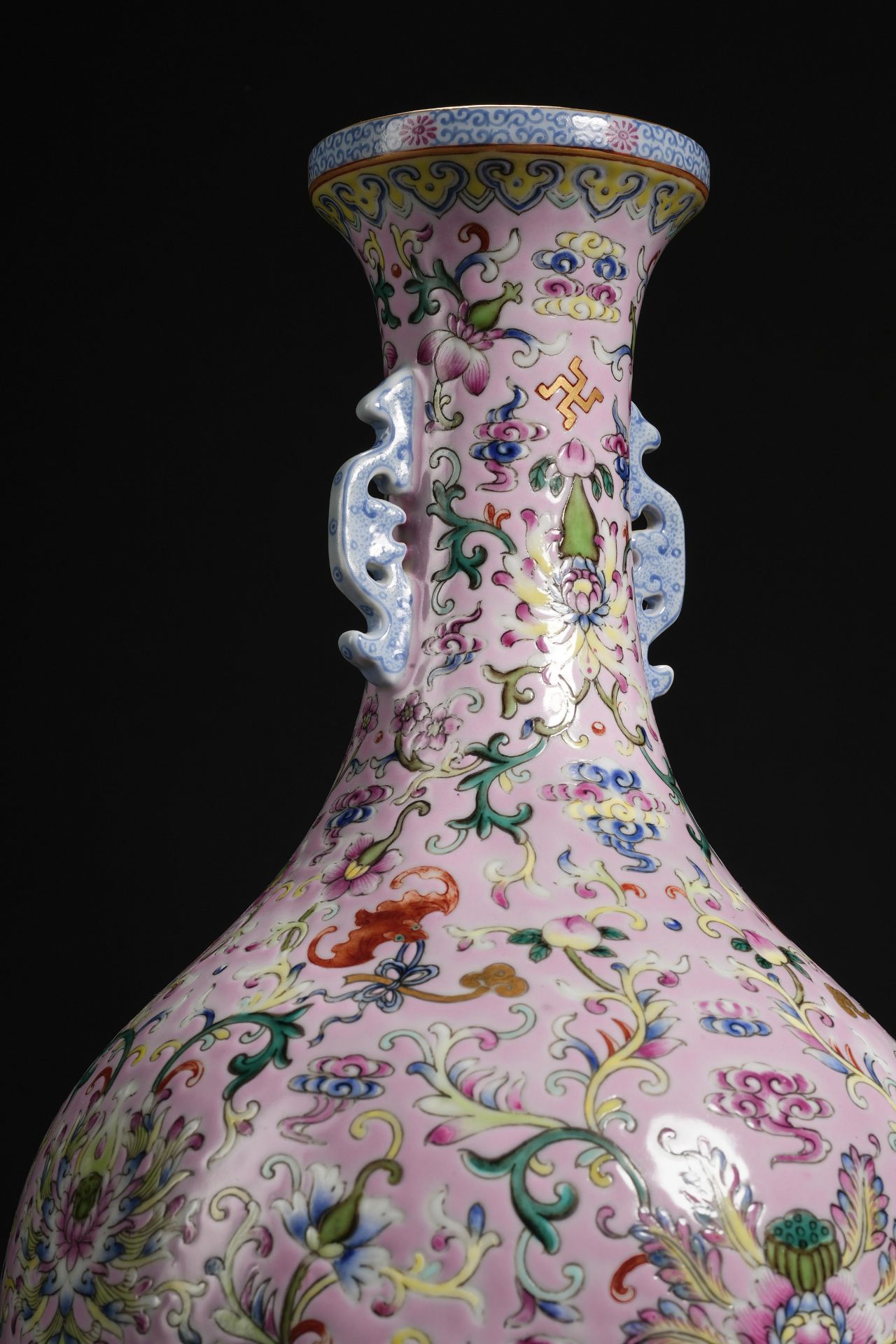 A Chinese Famille Rose Lotus Scrolls Vase - Image 6 of 15