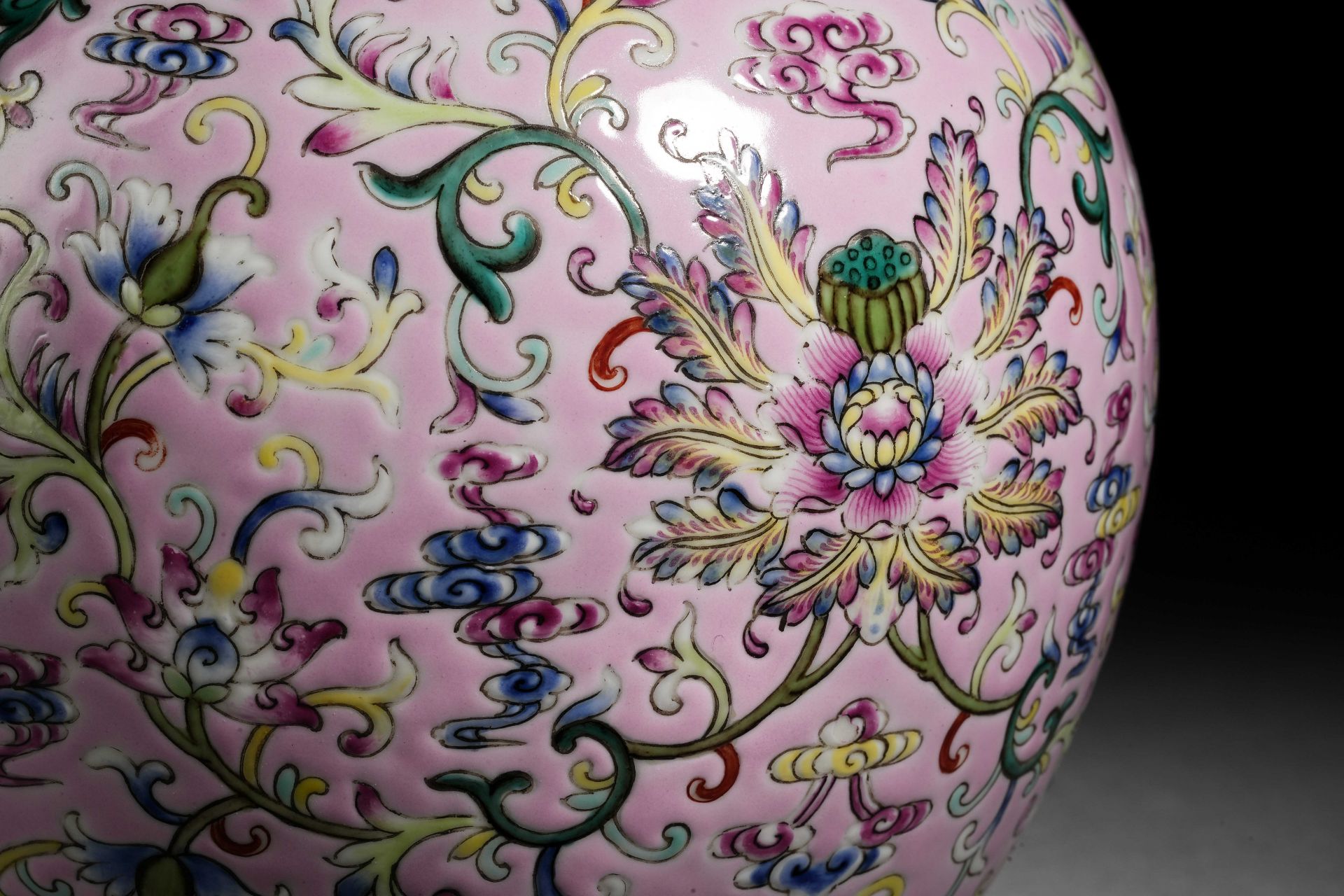 A Chinese Famille Rose Lotus Scrolls Vase - Image 4 of 15