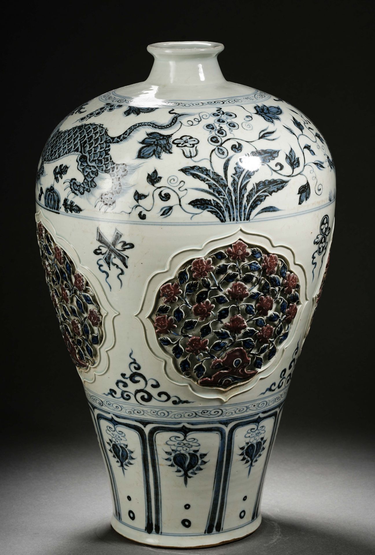 A Chinese Underglaze Blue and Copper Red Vase Meiping - Image 8 of 16