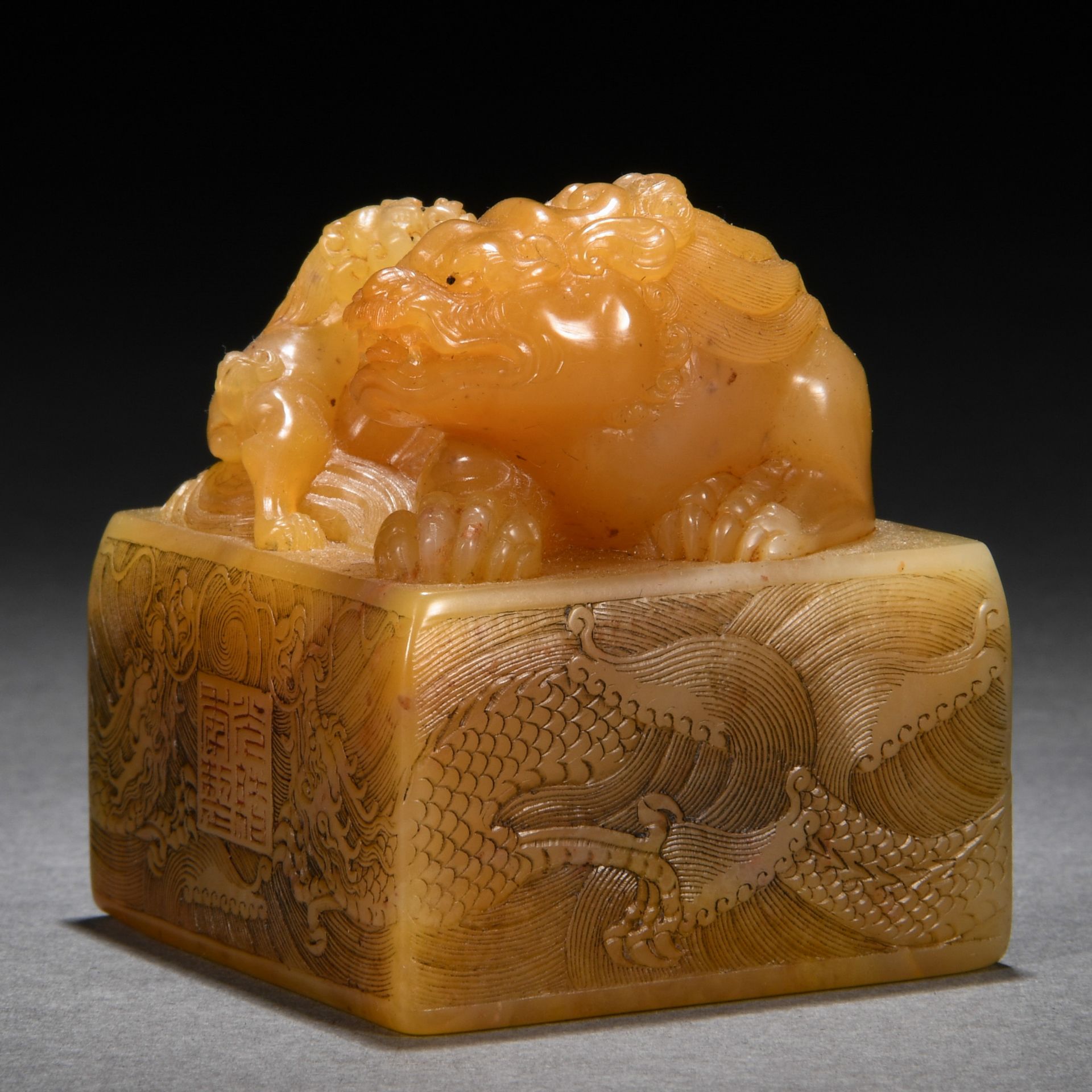 A Chinese Carved Tianhuang Beast Seal - Image 3 of 8