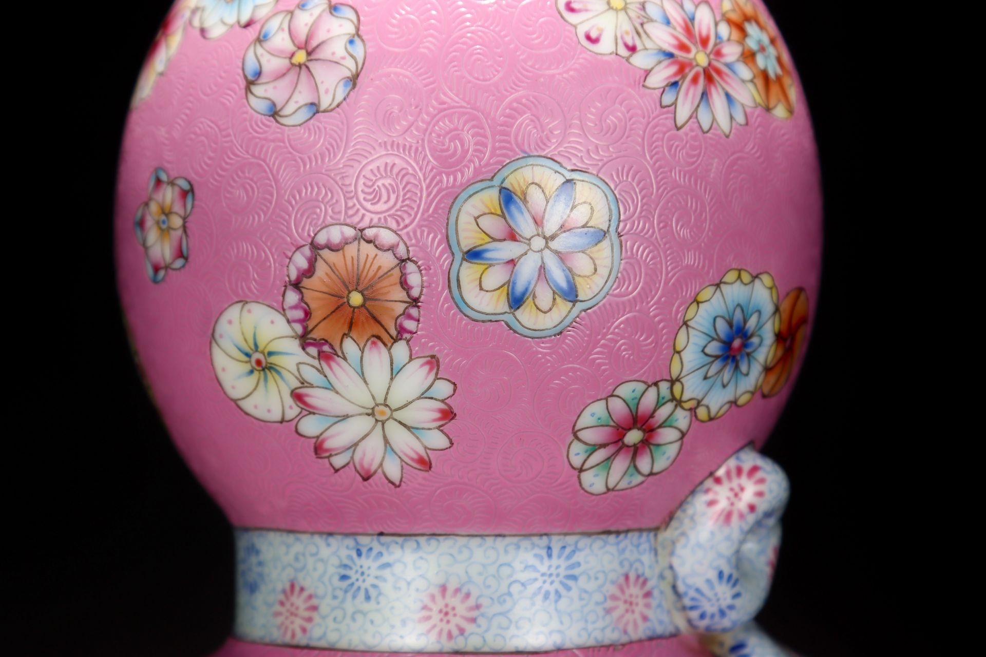 A Chinese Falangcai Double Gourds Vase - Image 6 of 9