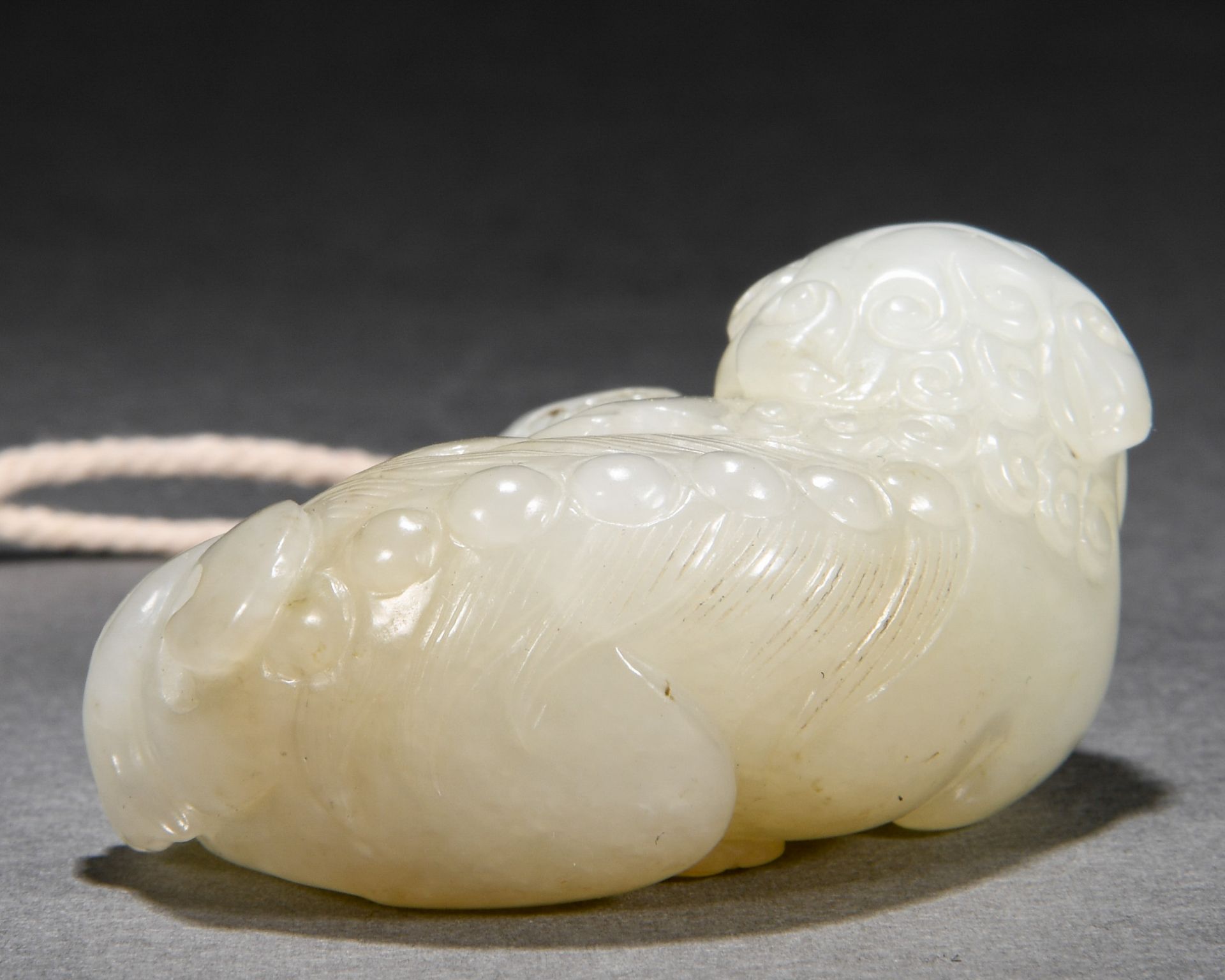 A Chinese Carved White Jade Beast - Image 3 of 6