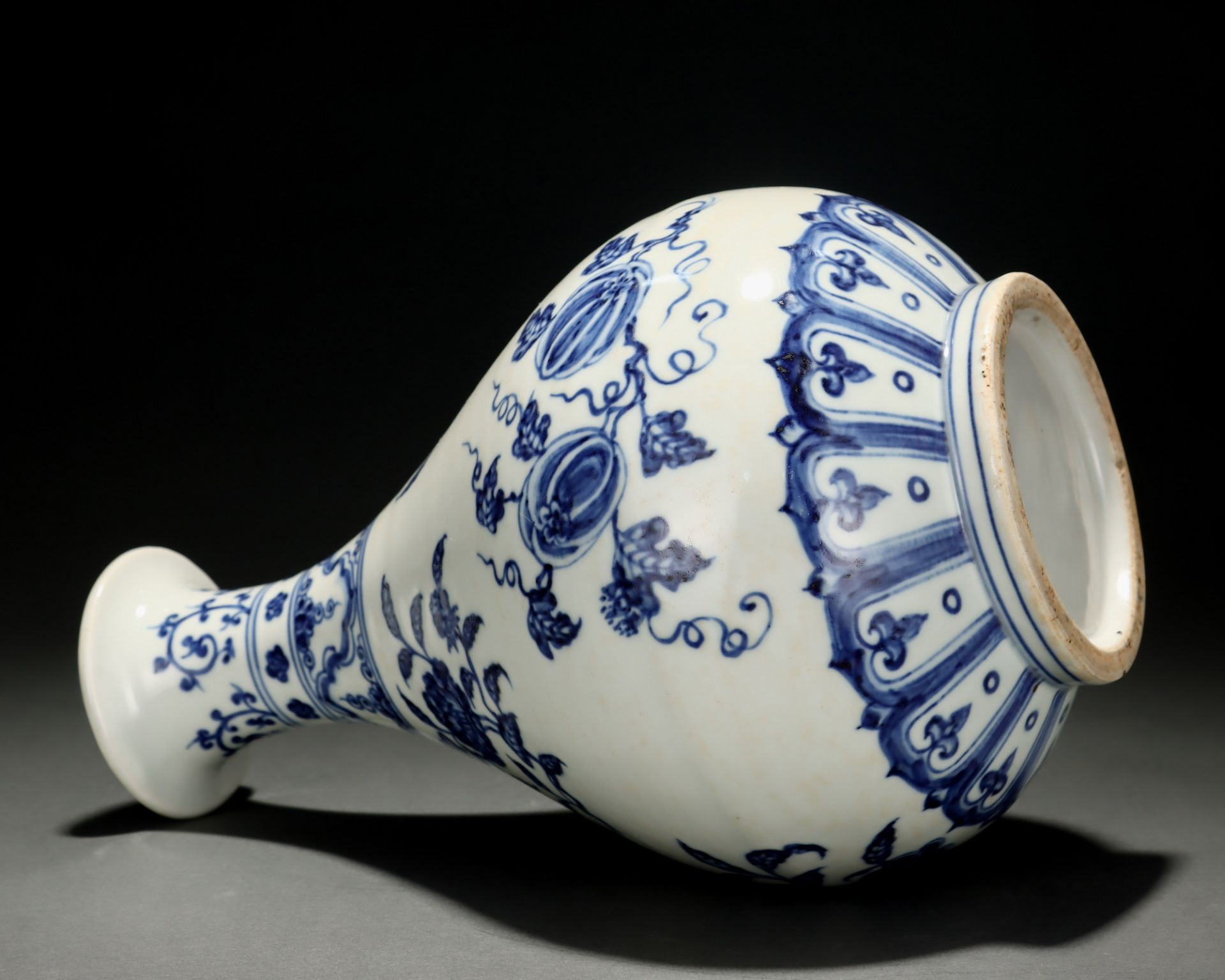 A Chinese Blue and White Vase Yuhuchunping - Image 8 of 9
