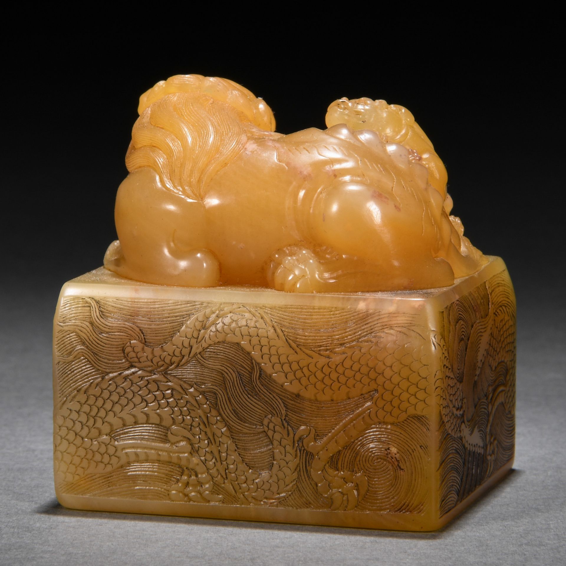 A Chinese Carved Tianhuang Beast Seal - Image 4 of 8