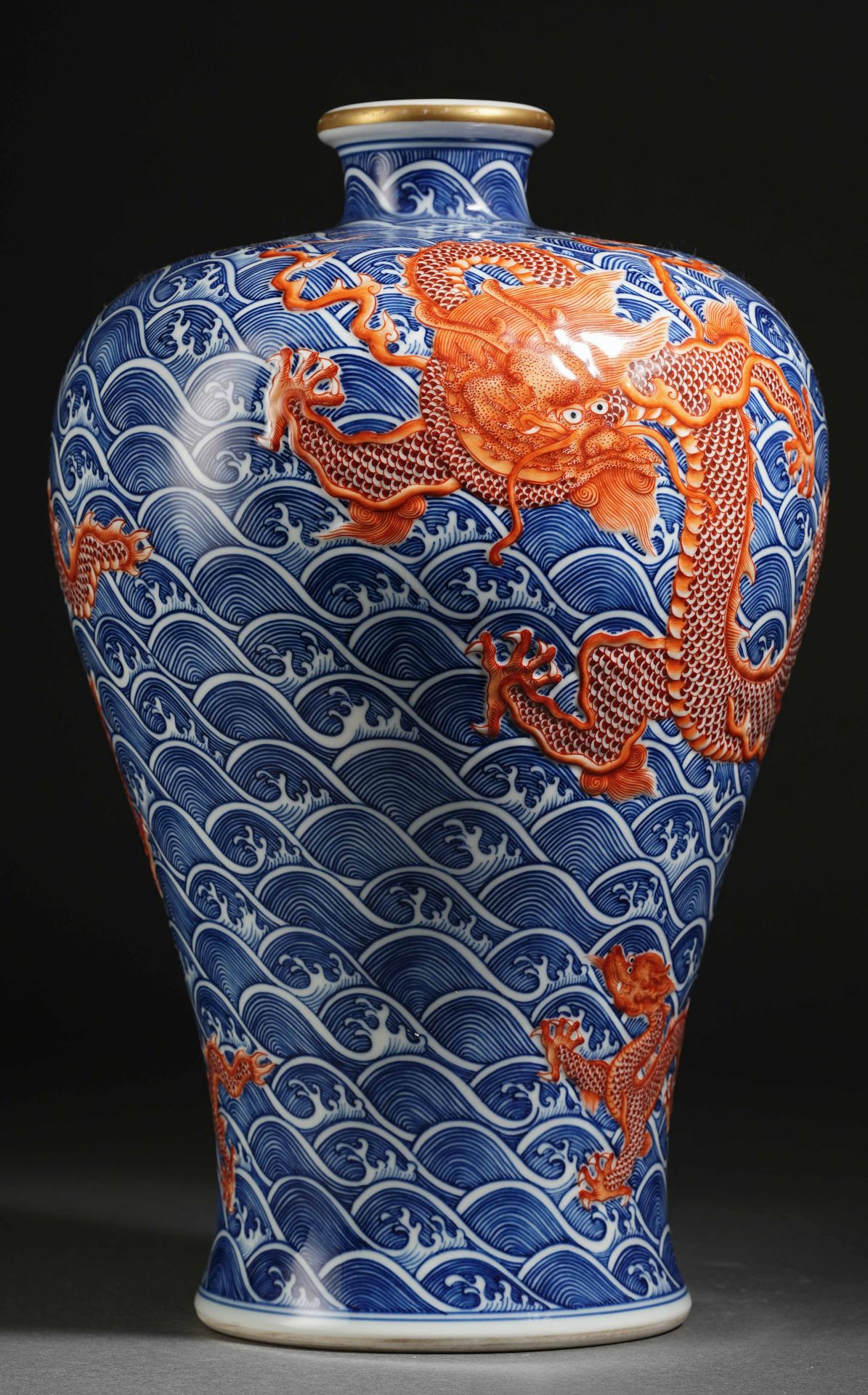A Chinese Underglaze Blue and Iron Red Vase Meiping - Image 4 of 14