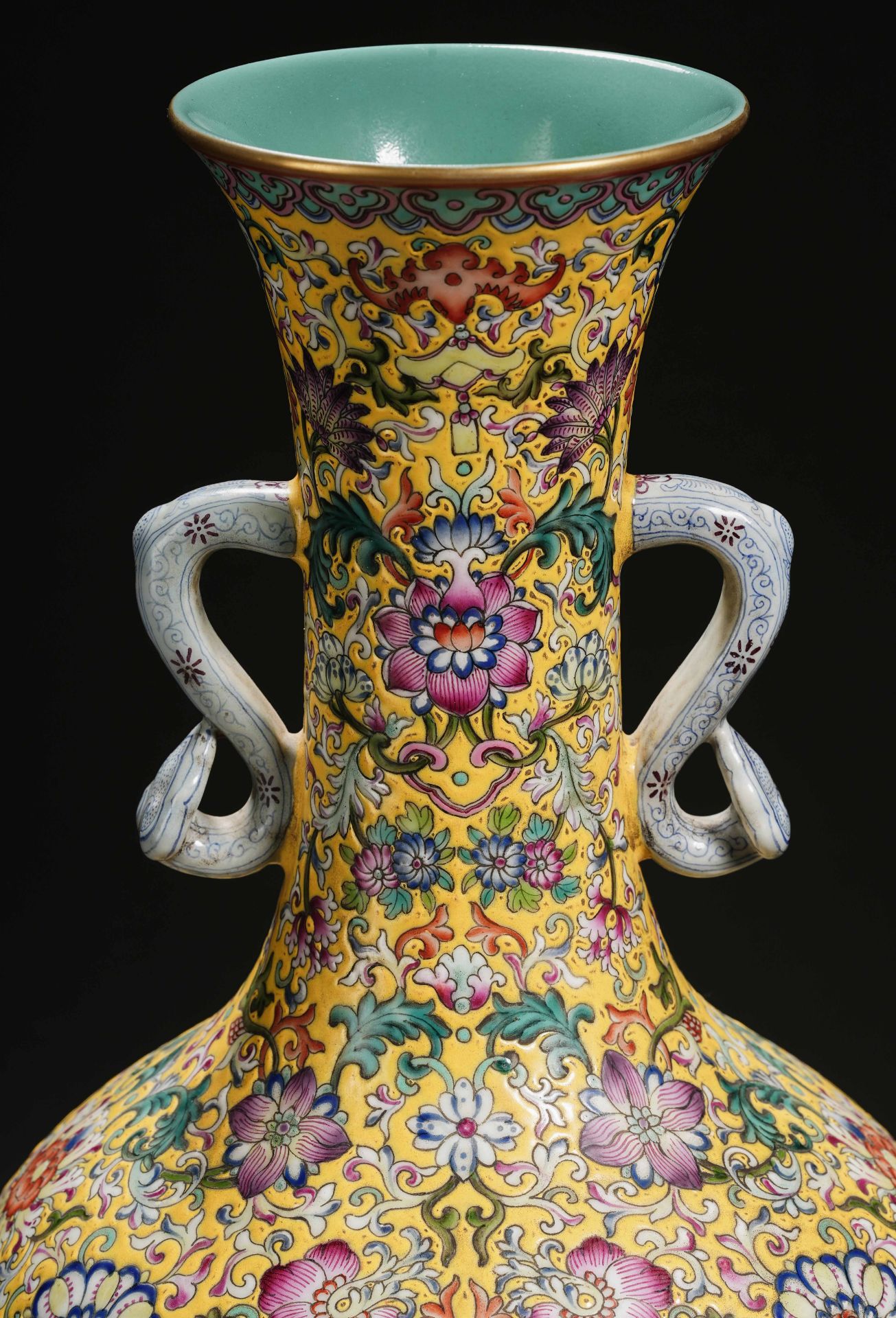A Chinese Famille Rose and Gilt Baluster Vase - Bild 4 aus 14