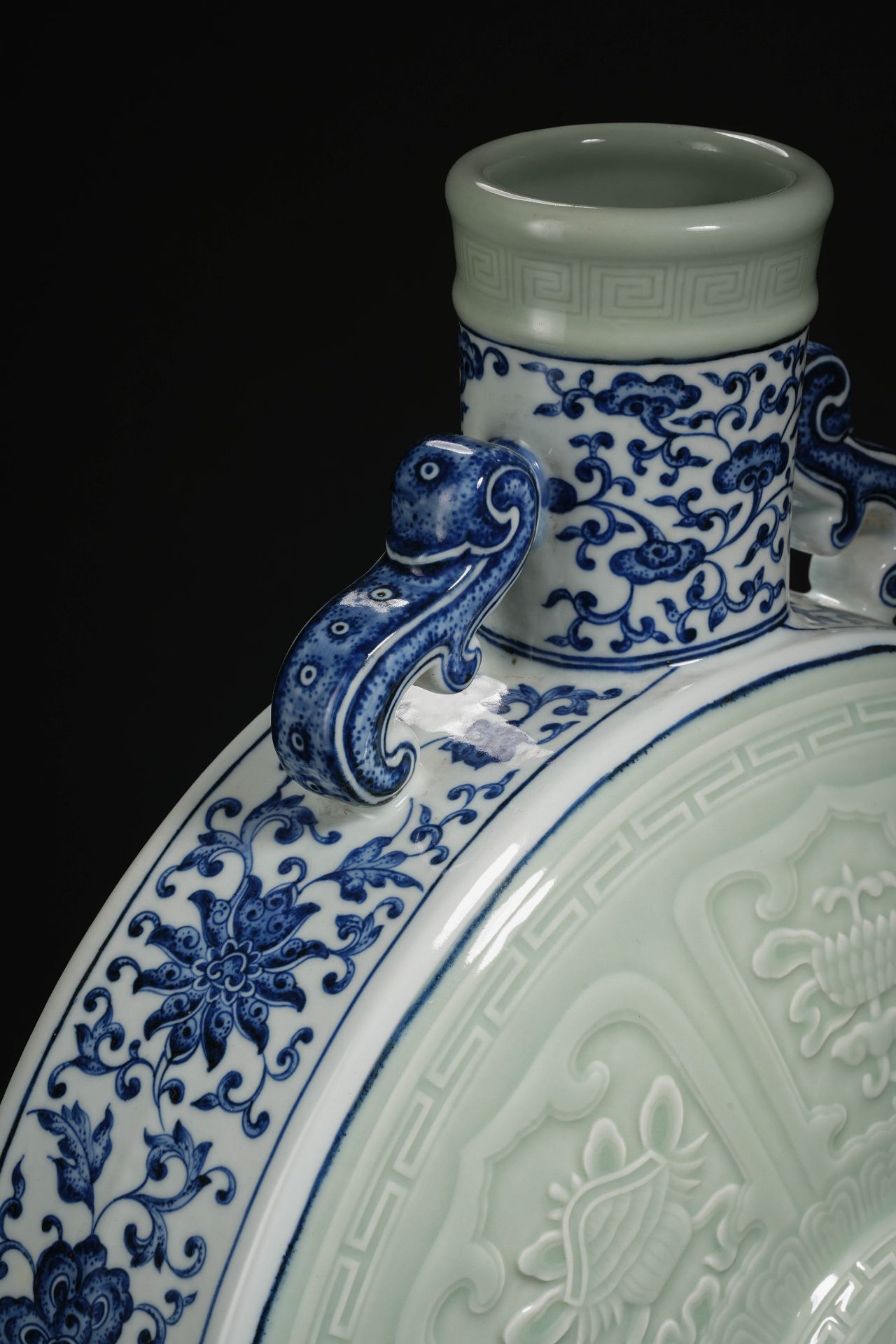 A Chinese Underglaze Blue and Celadon Glaze Moon Flask Vase - Image 4 of 14