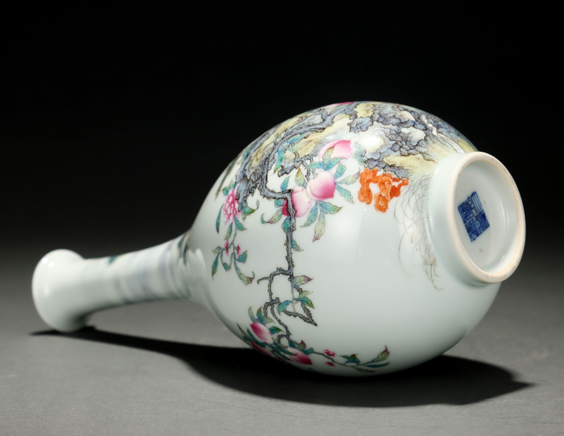 A Chinese Famille Rose Cranes Bottle Vase - Bild 8 aus 9