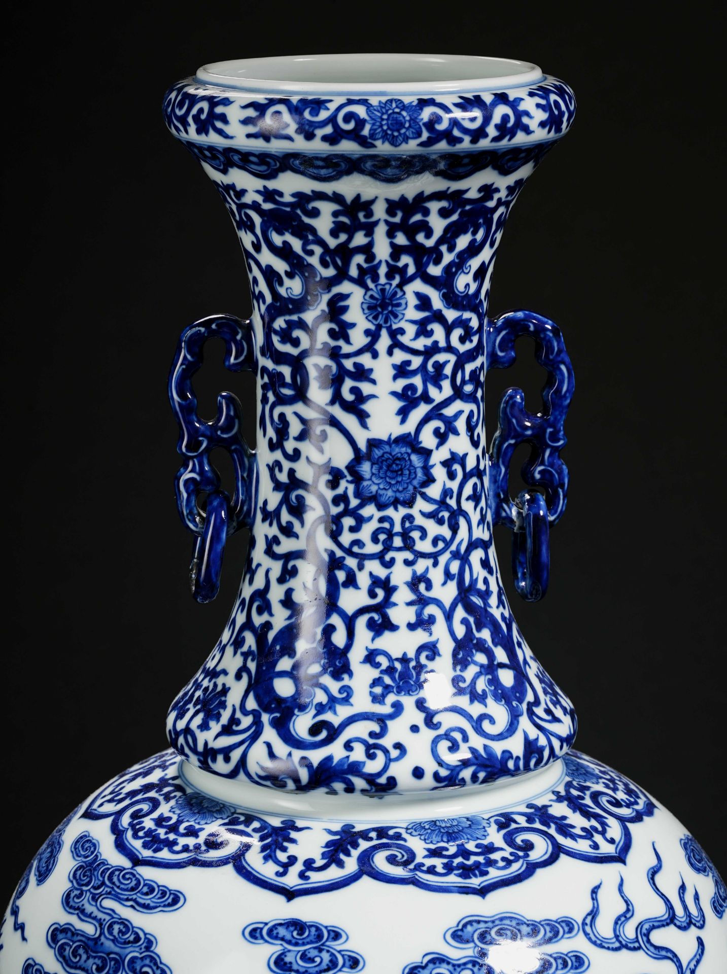 A Chinese Blue and White Dragons Vase - Image 2 of 16