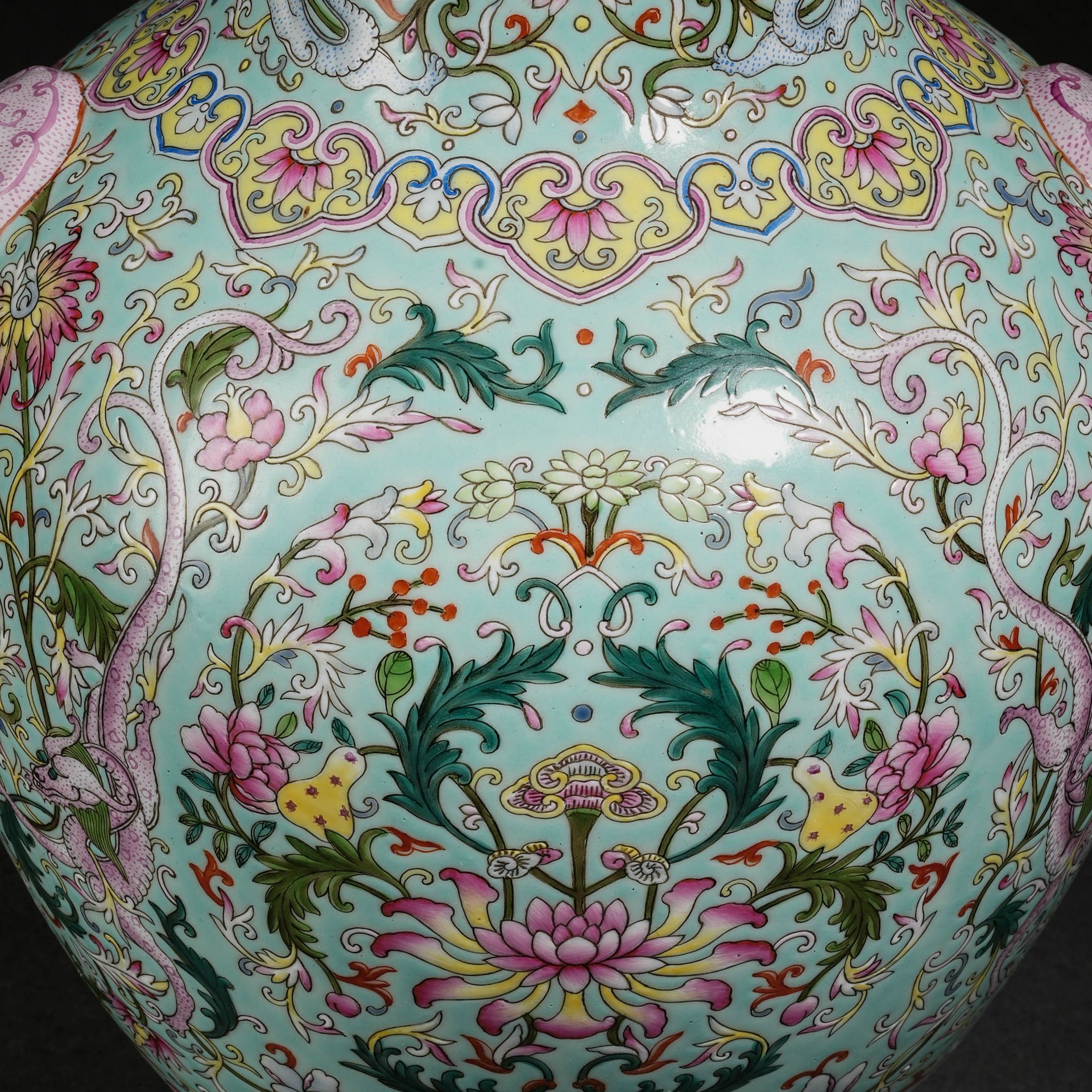 A Chinese Turquoise Ground and Famille Rose Vase with Double Handles - Bild 3 aus 15