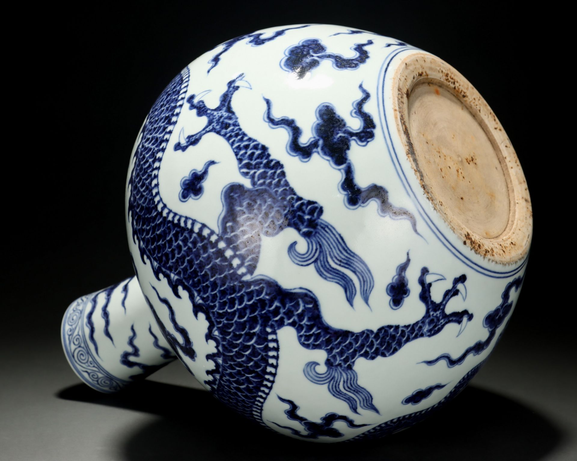 A Blue and White Dragon Globular Vase - Image 8 of 9