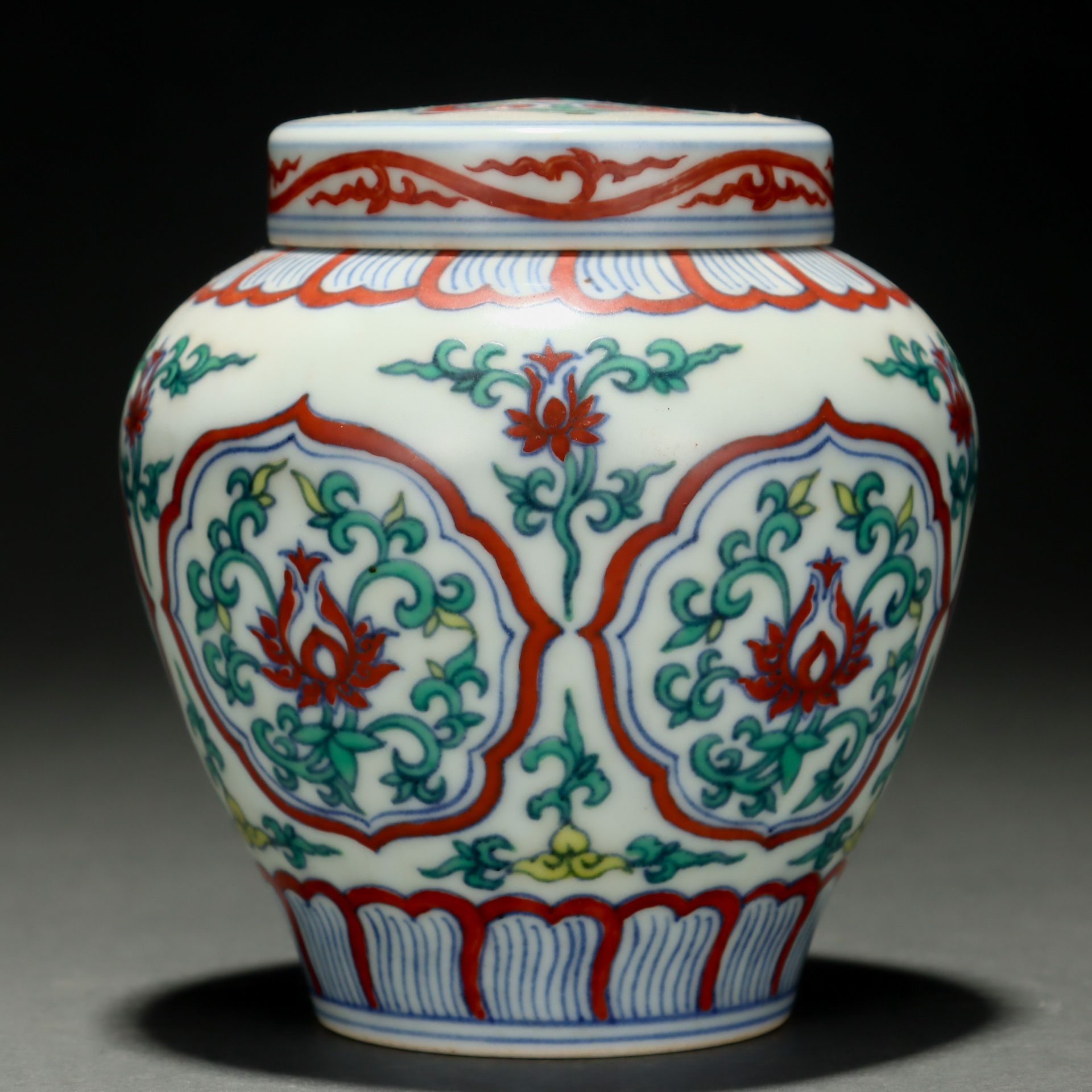 A Chinese Doucai Glaze Floral Jar - Image 2 of 9