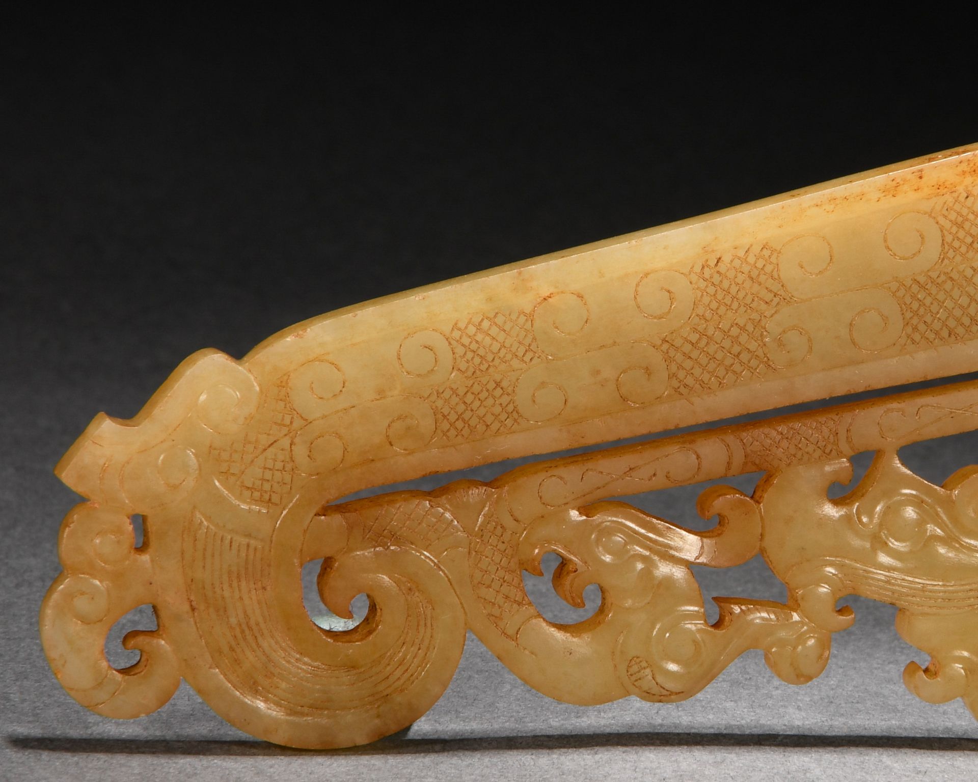 A Chinese Carved Jade Ornament - Image 2 of 6