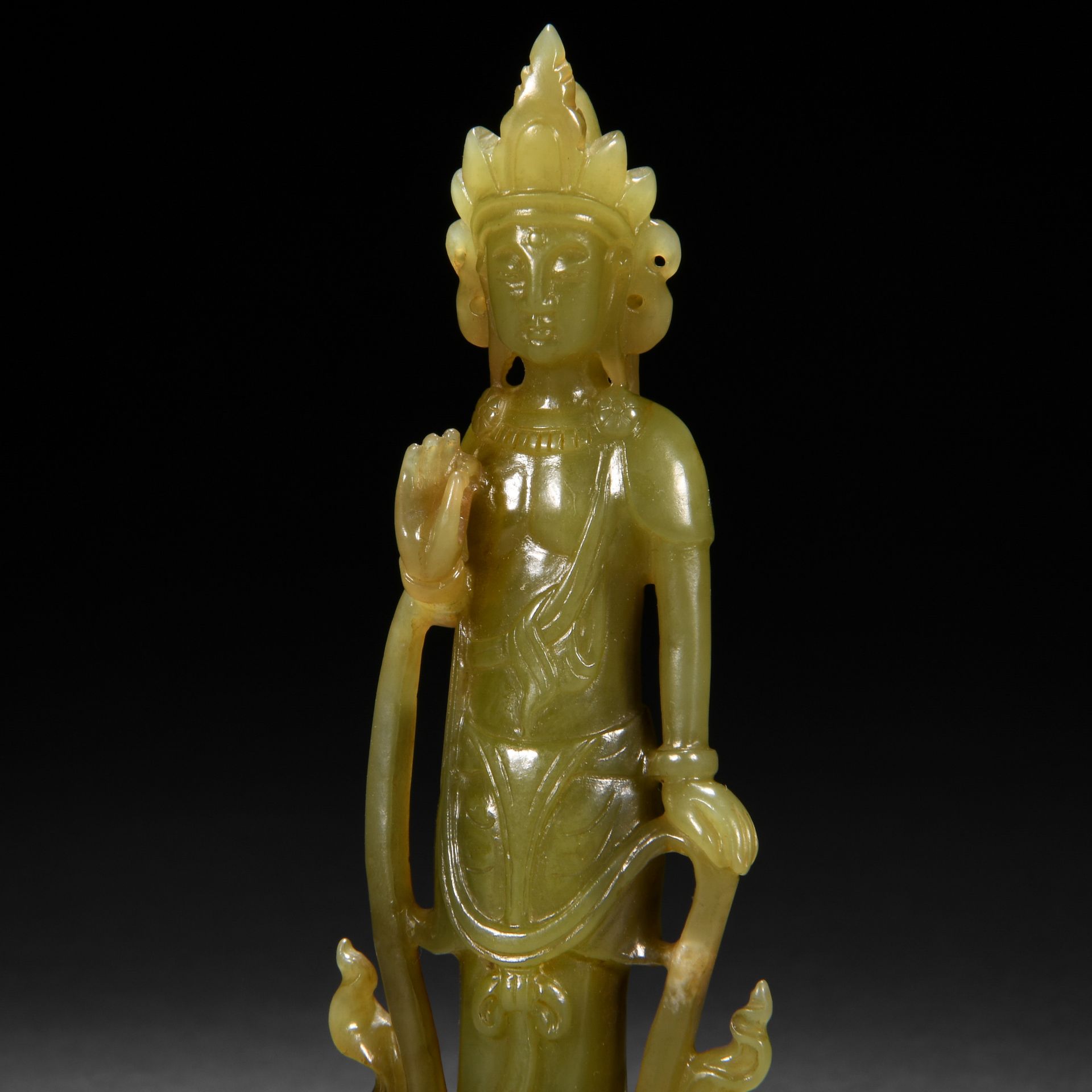 A Chinese Carved Jade Standing Guanyin - Image 3 of 7