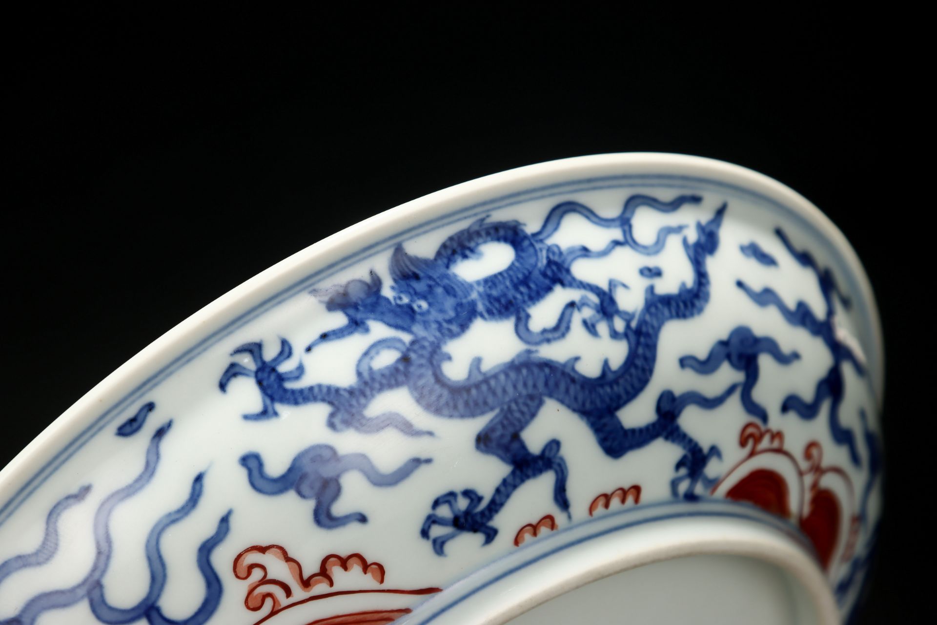 A Chinese Underglaze Blue and Iron Red Dragon Plate - Image 6 of 9