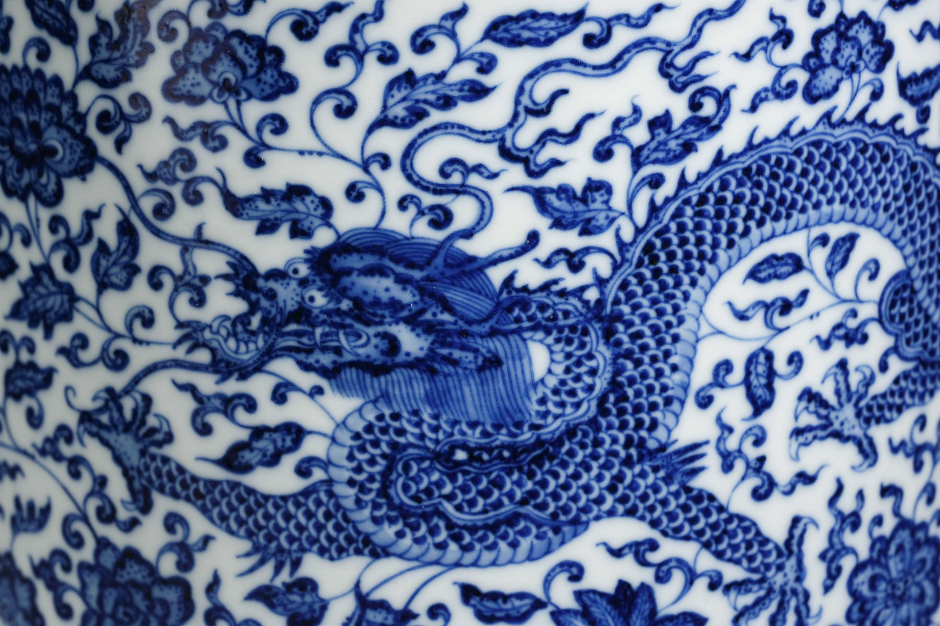 A Chinese Blue and White Peony and Dragons Vase - Image 6 of 15