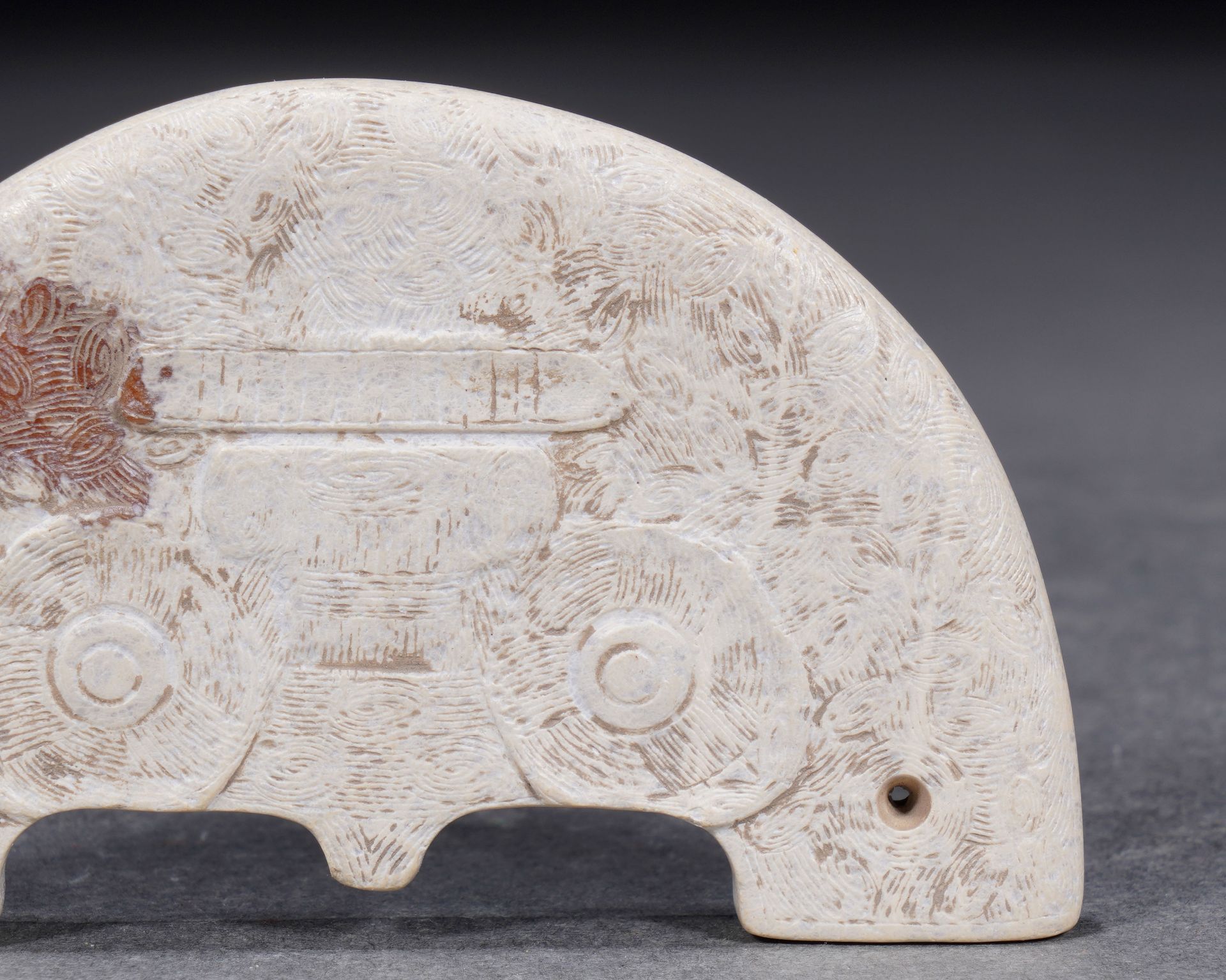 A Chinese Archaistic Jade Ornament - Image 2 of 9