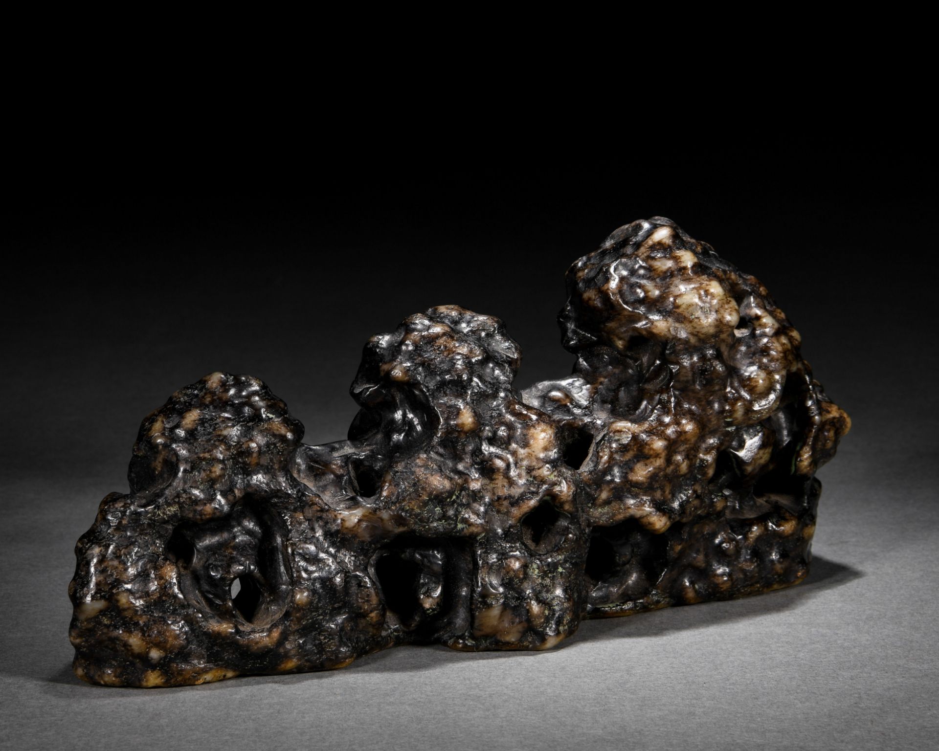 A Chinese Carved Jade Brush-rest - Image 3 of 8