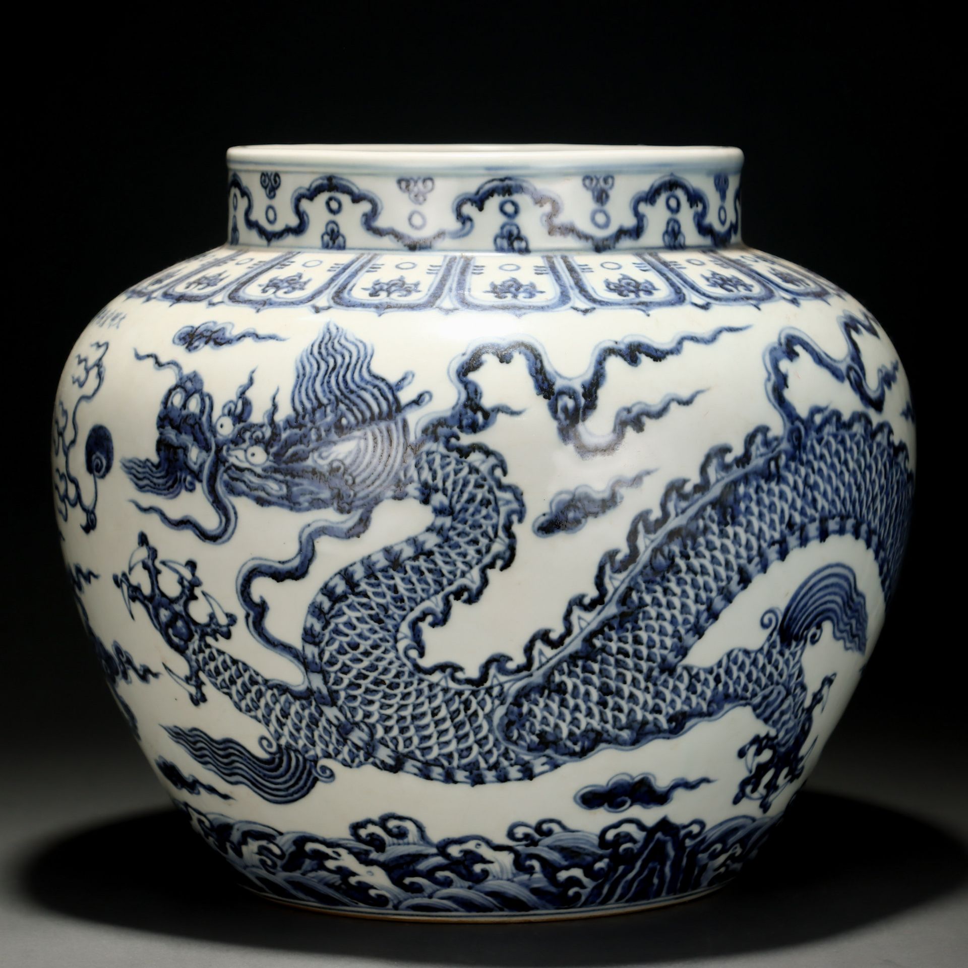 A Chinese Blue and White Dragon Jar - Image 4 of 9