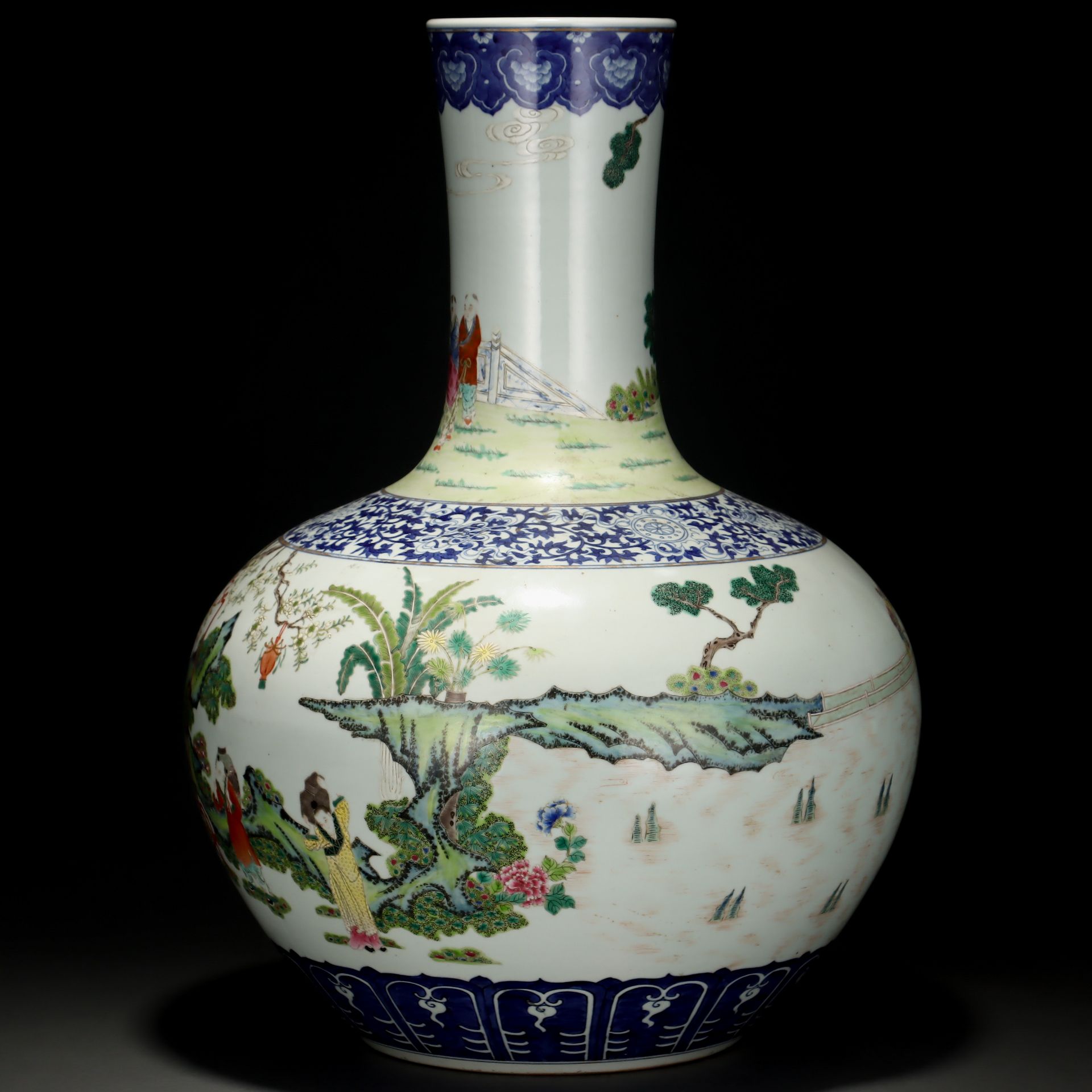 A Chinese Underglaze Blue and Pink Enamel Vase - Image 3 of 9