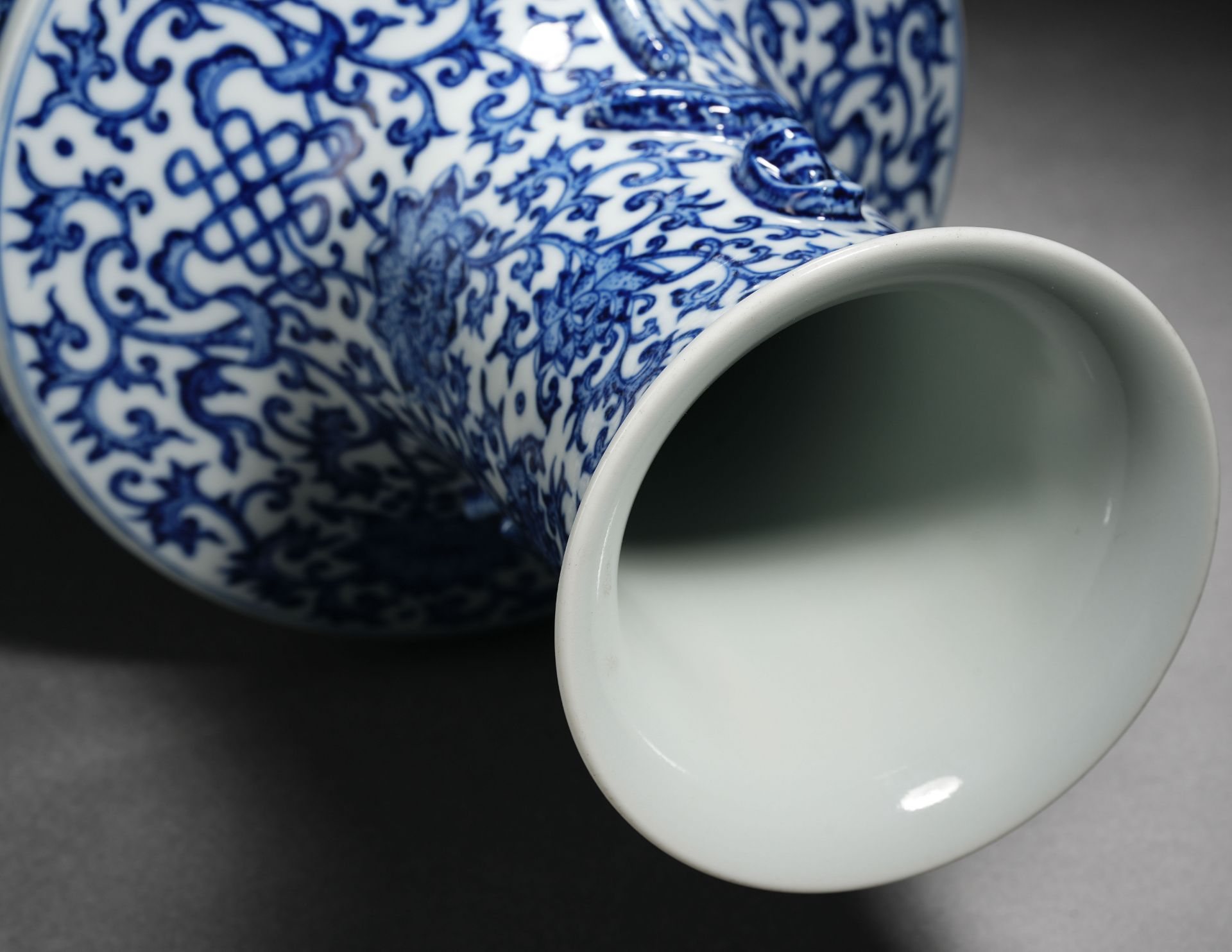 A Chinese Blue and White Peony and Dragons Vase - Image 10 of 15