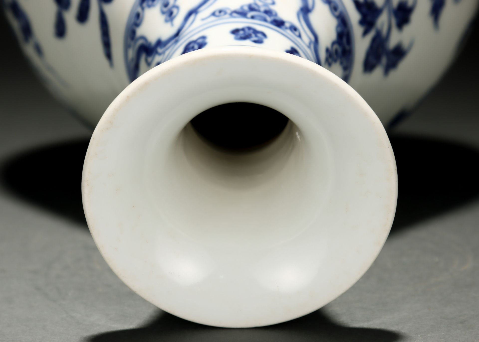 A Chinese Blue and White Vase Yuhuchunping - Image 7 of 9