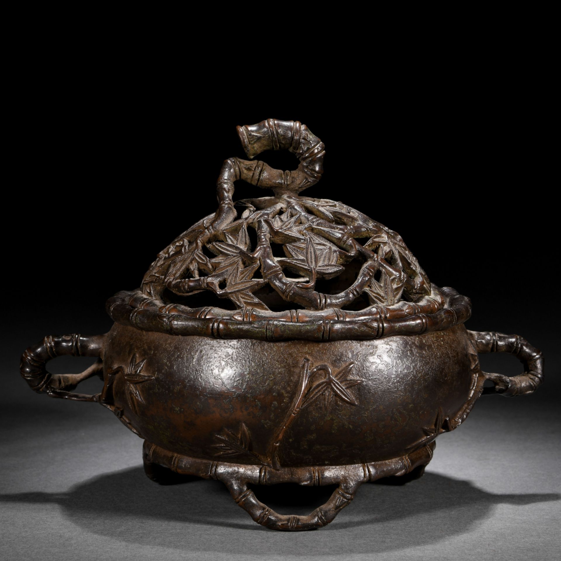 A Chinese Bronze Censer with Cover - Image 4 of 8