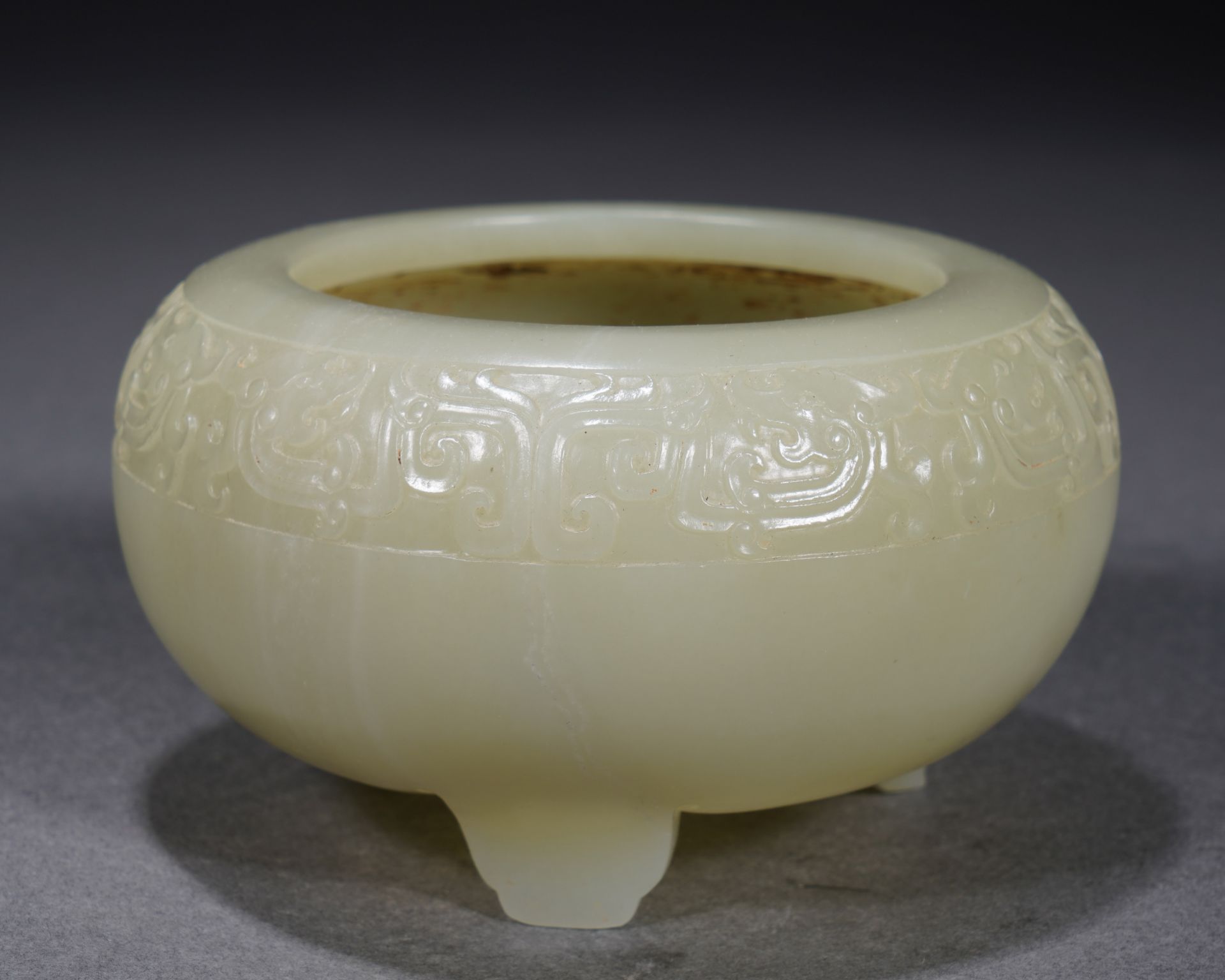 A Carved Jade Buddhist Bowl - Bild 6 aus 10