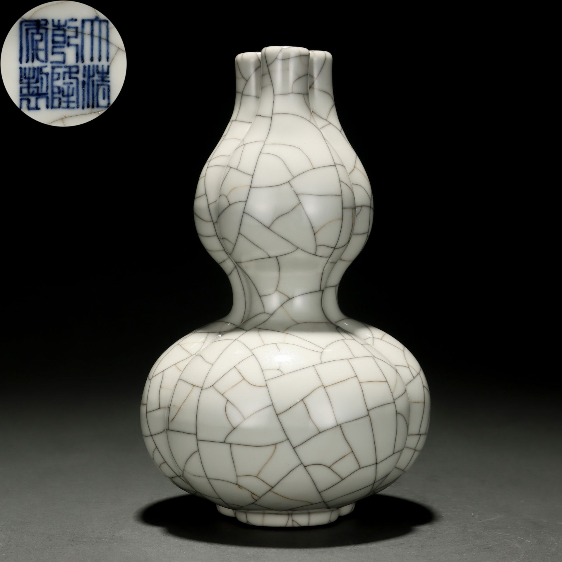 A Chinese Ge-ware Crackle Double Gourds Vase