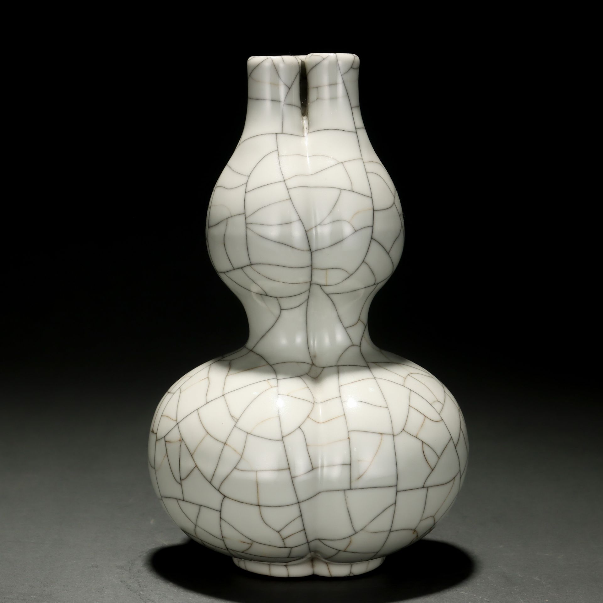 A Chinese Ge-ware Crackle Double Gourds Vase - Image 2 of 9