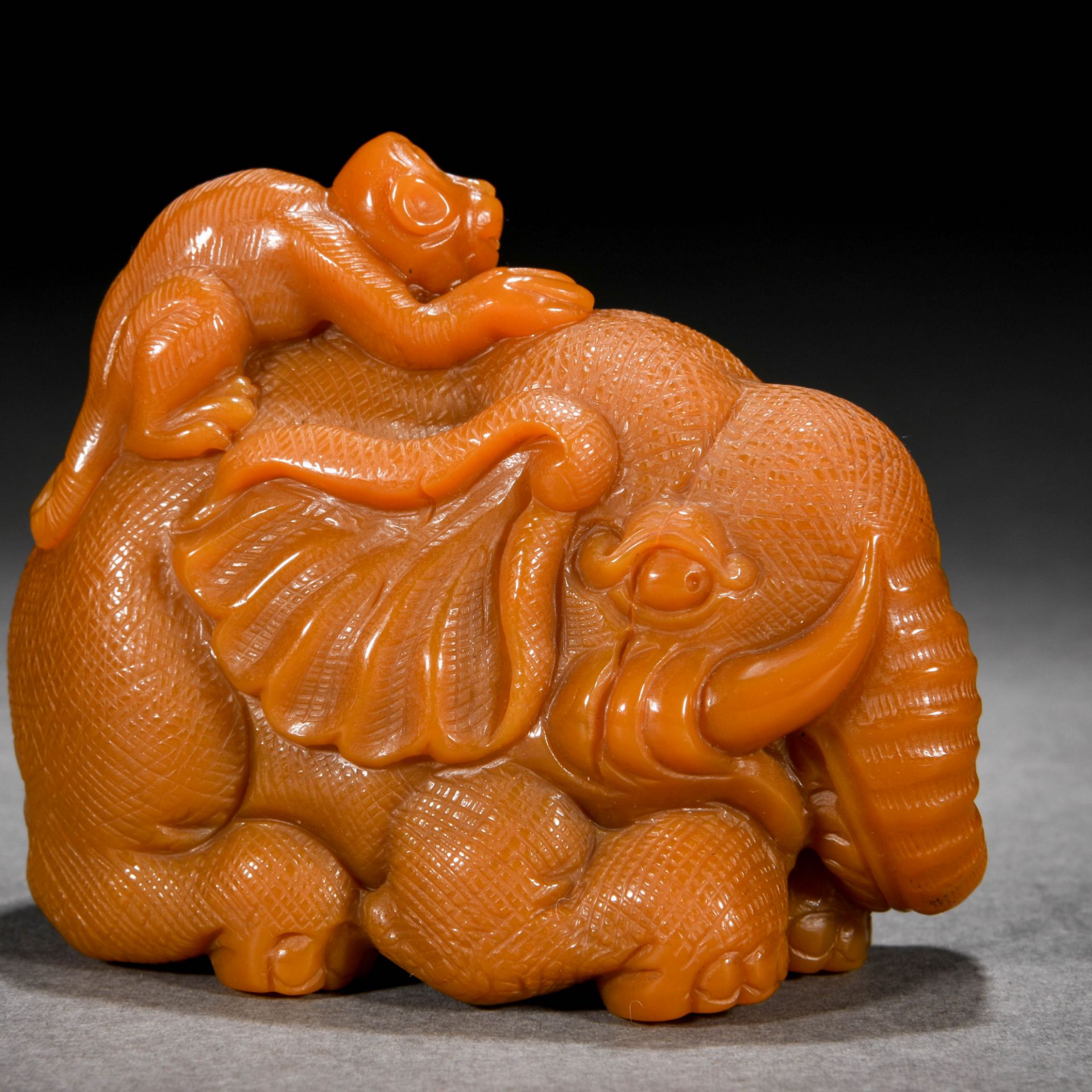 A Chinese Carved Tianhuang Beast Ornament with Box - Image 5 of 8