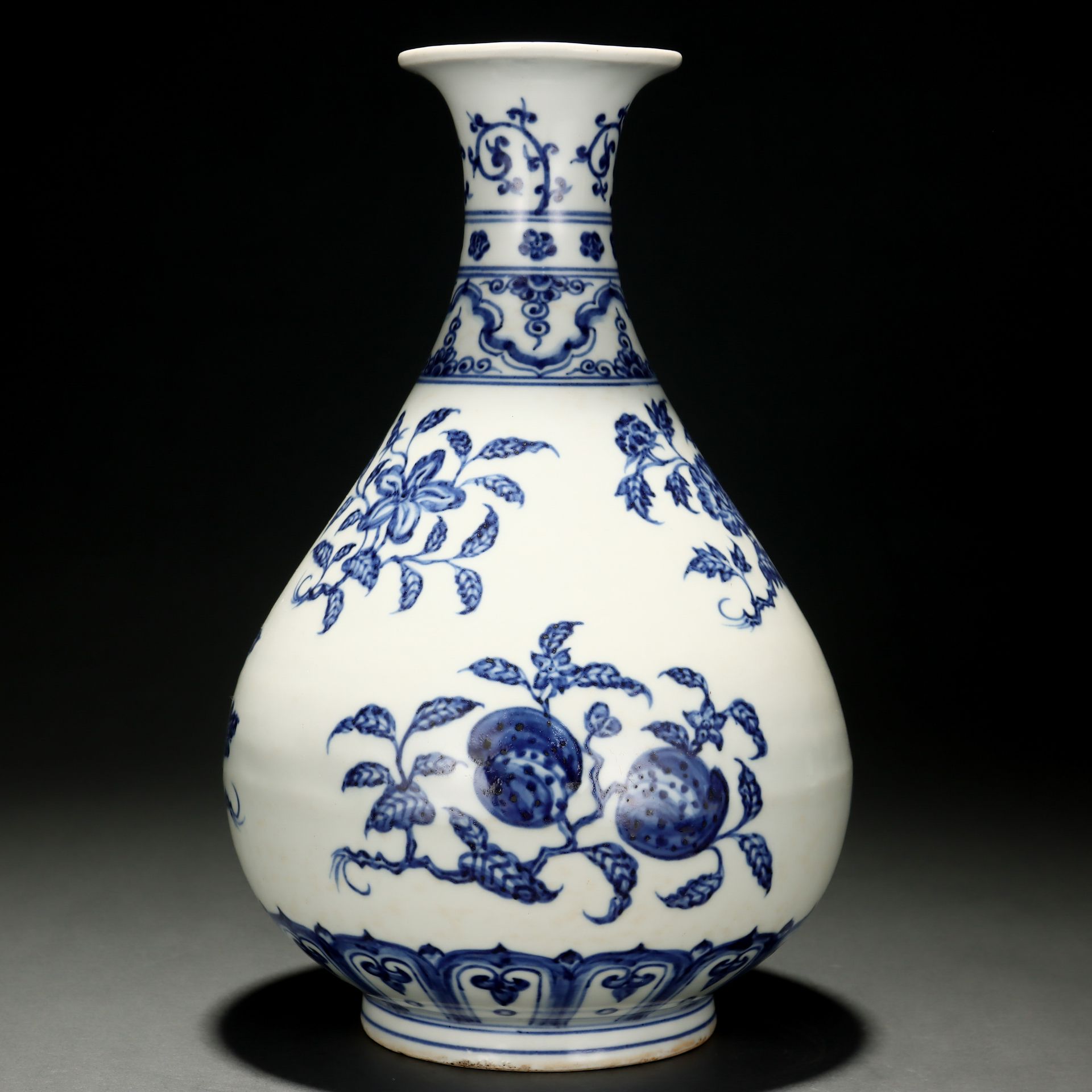 A Chinese Blue and White Vase Yuhuchunping - Image 3 of 9