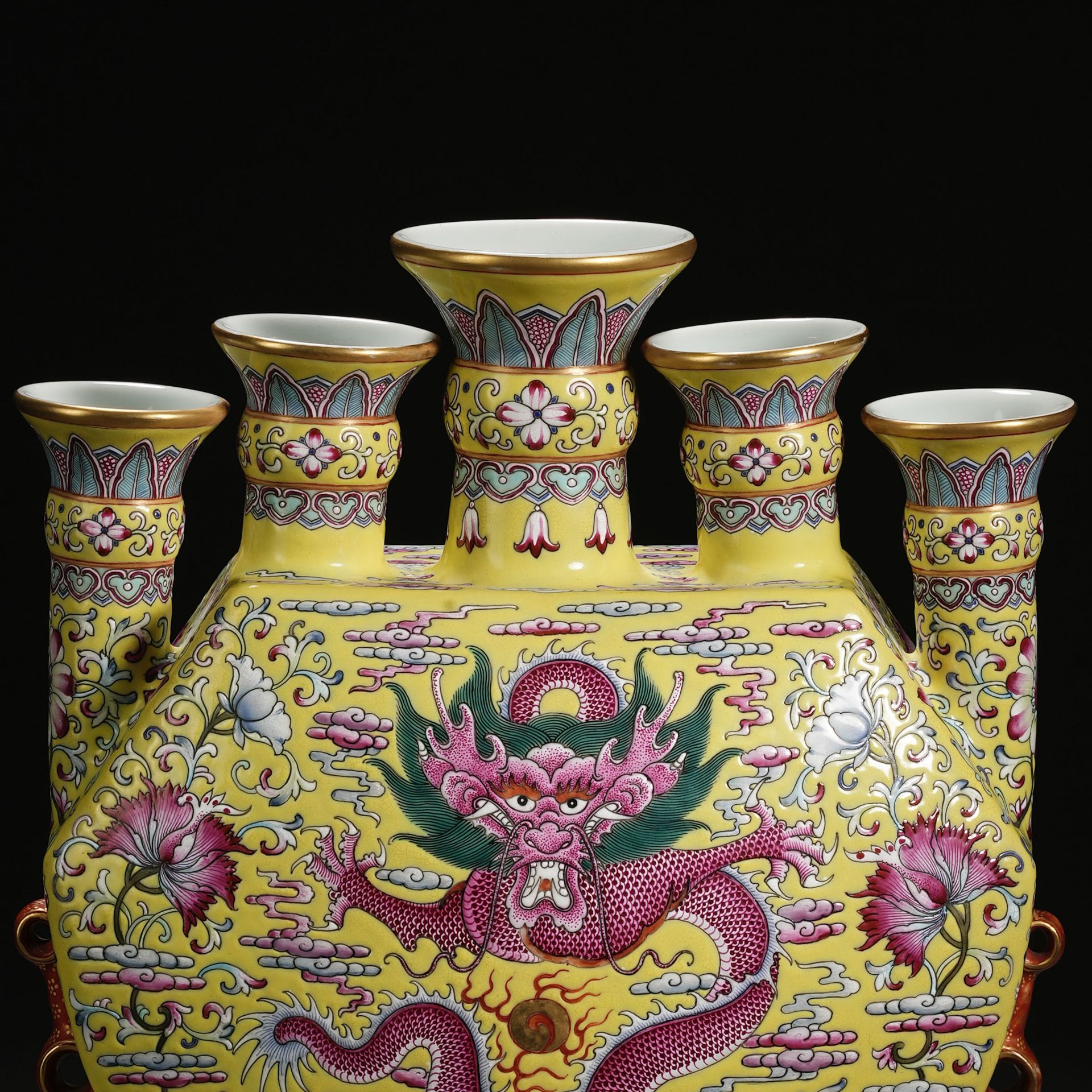 A Chinese Yellow Ground Famille Rose and Gilt Vase Bianhu - Bild 2 aus 15
