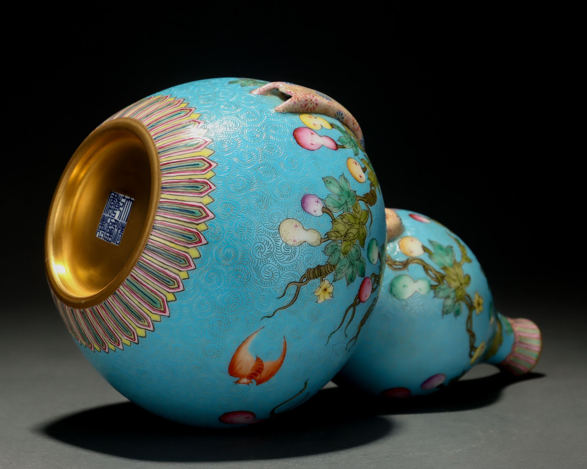 A Chinese Falangcai Double Gourds Vase - Bild 8 aus 9