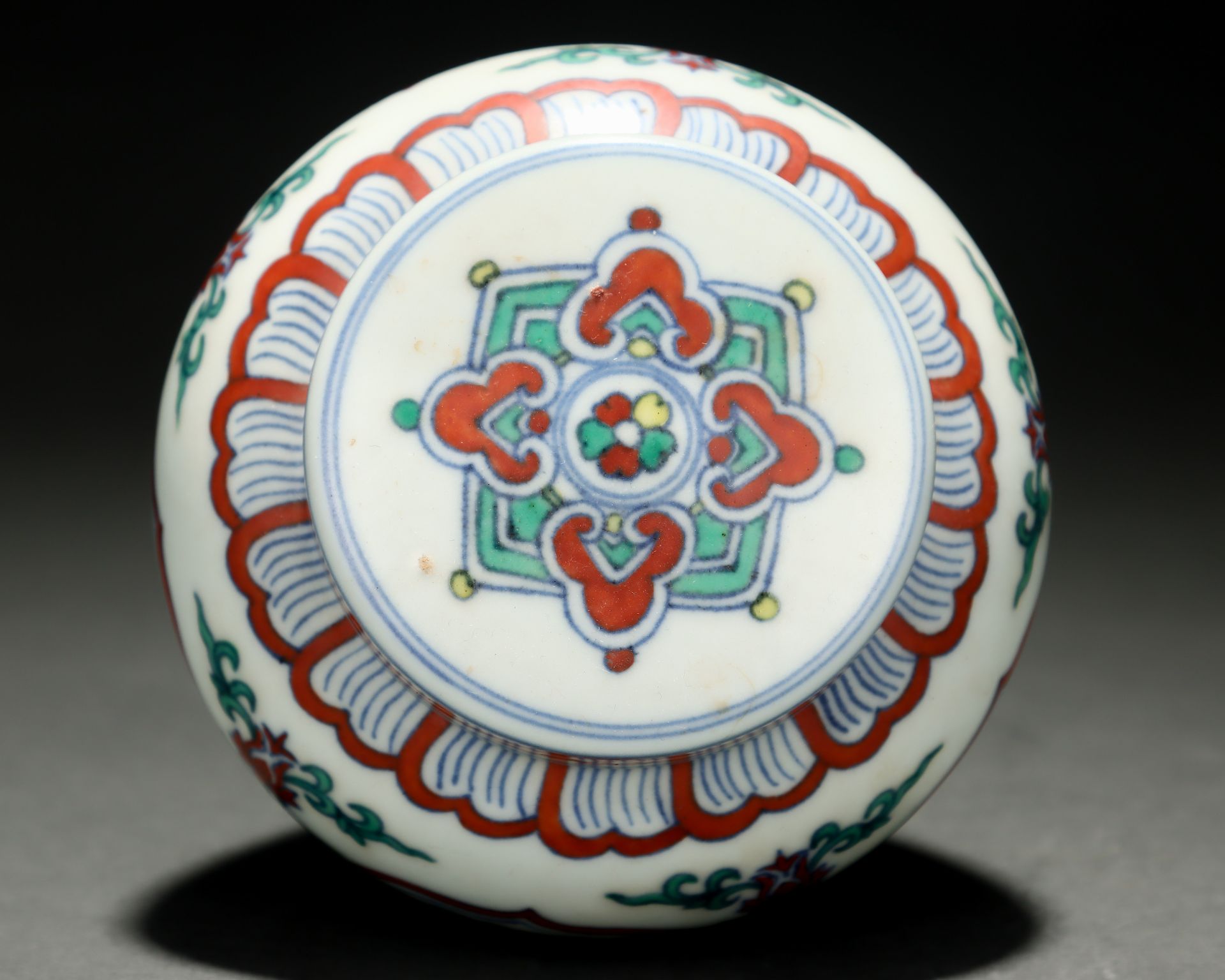 A Chinese Doucai Glaze Floral Jar - Image 6 of 9