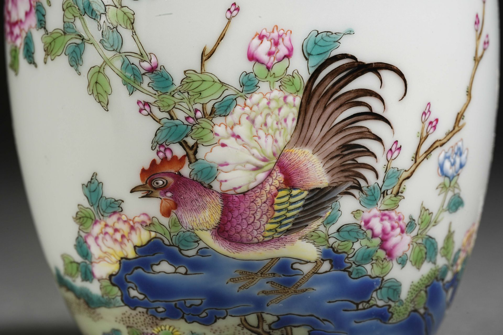 A Chinese Famille Rose Rooster Jar - Image 4 of 11