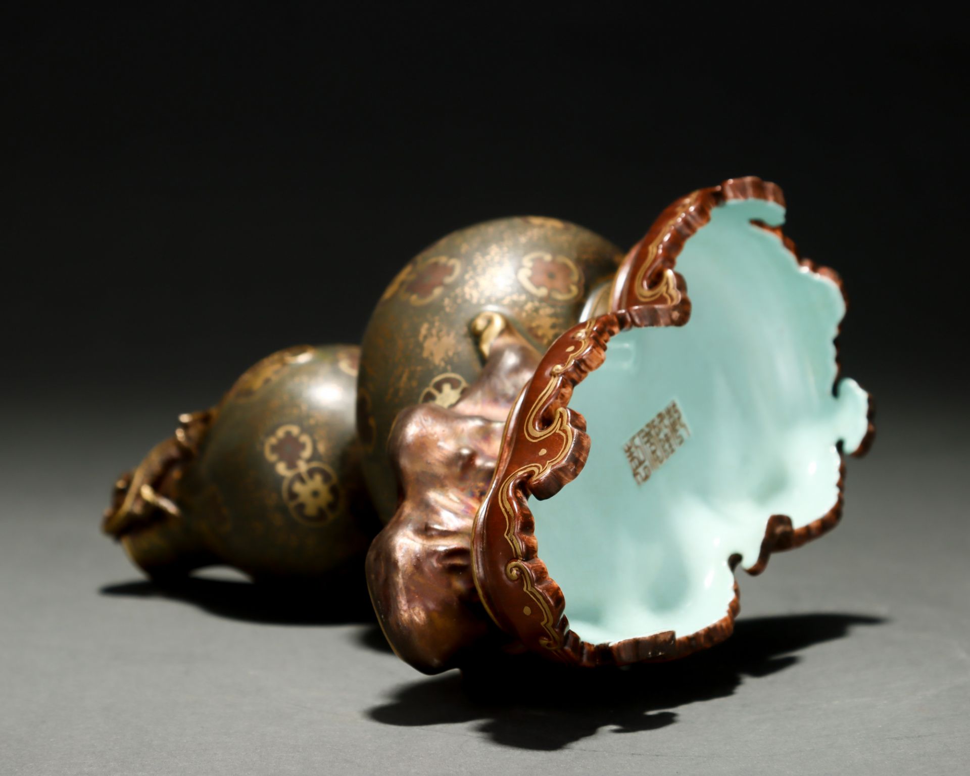 A Chinese Teadust Glaze and Gilt Double Gourds Vase - Bild 8 aus 9