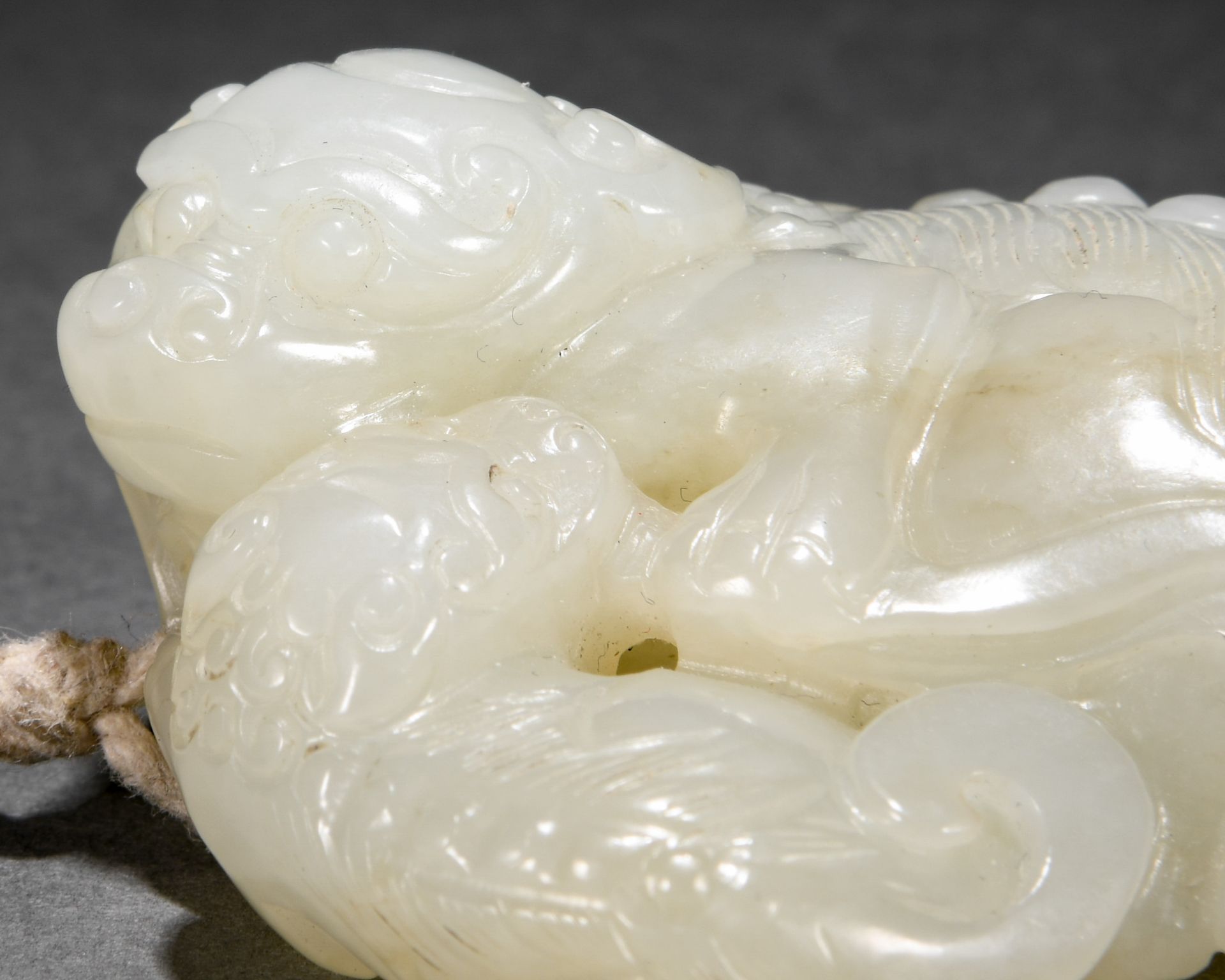 A Chinese Carved White Jade Beast - Image 5 of 6