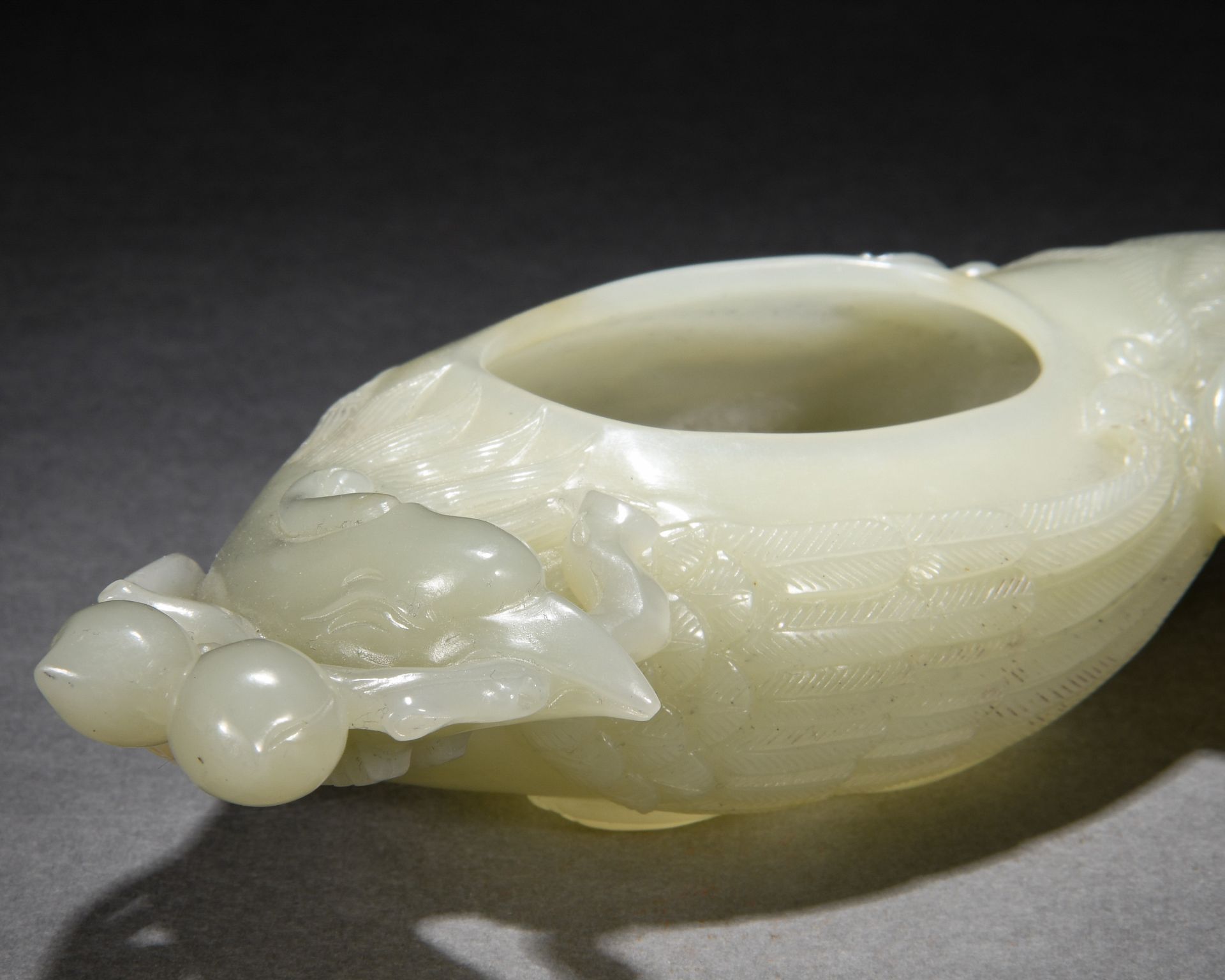 A Chinese Carved White Jade Washer - Image 5 of 7