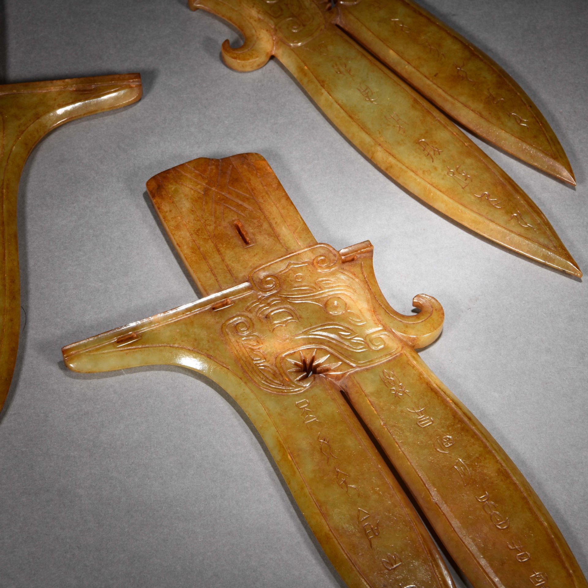 A Set of Four Chinese Carved Jade Blades - Image 6 of 9