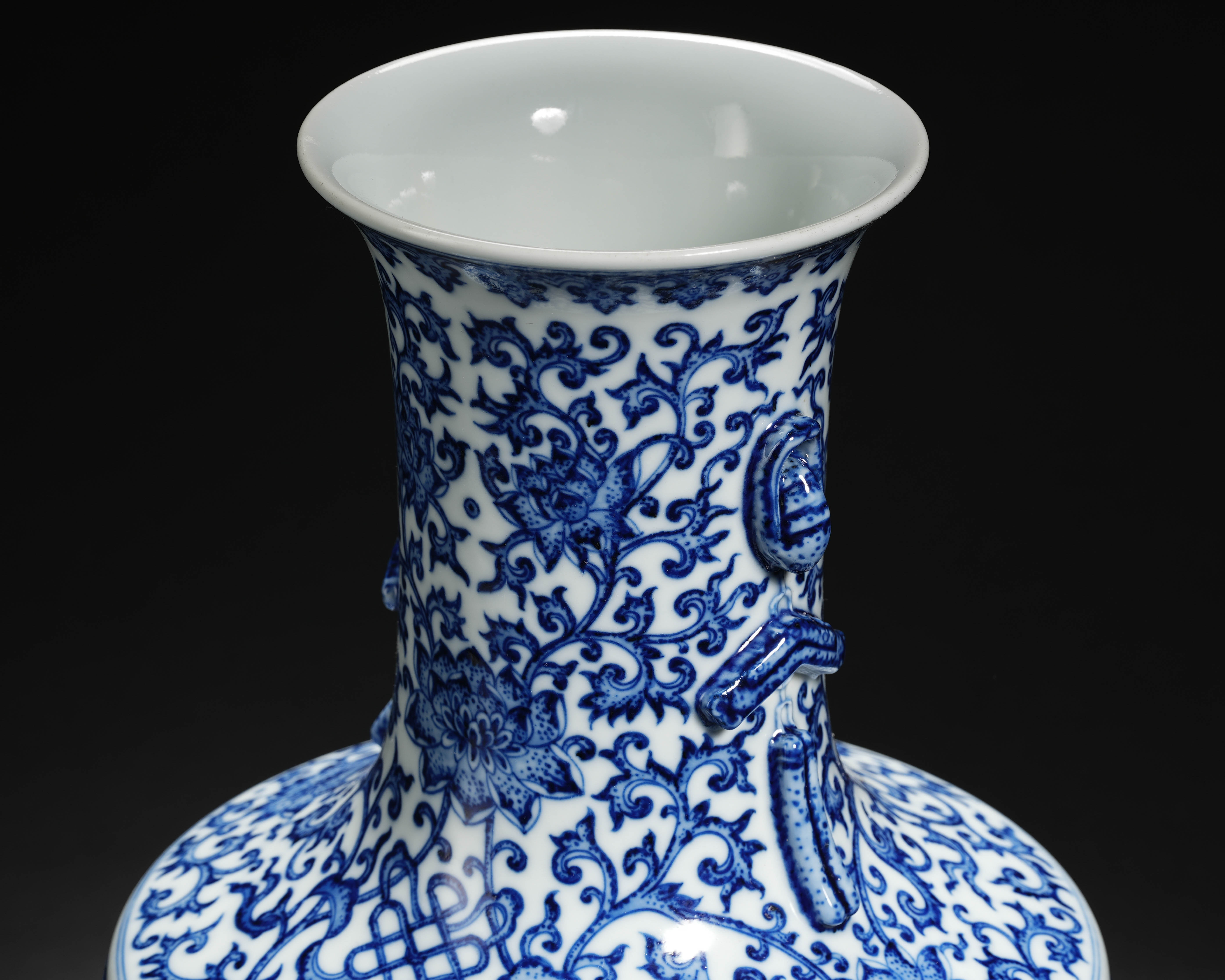 A Chinese Blue and White Peony and Dragons Vase - Image 9 of 15