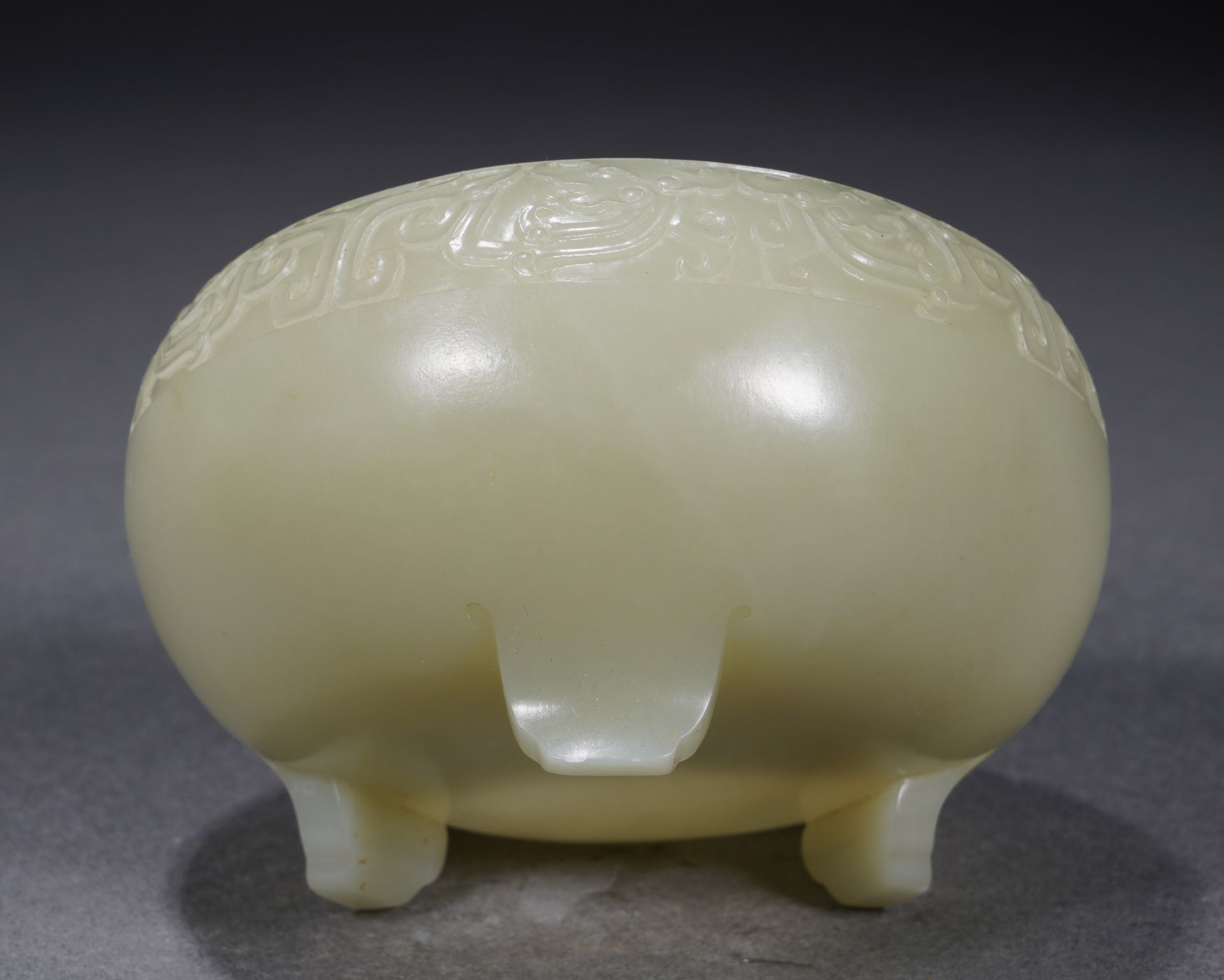 A Carved Jade Buddhist Bowl - Bild 10 aus 10